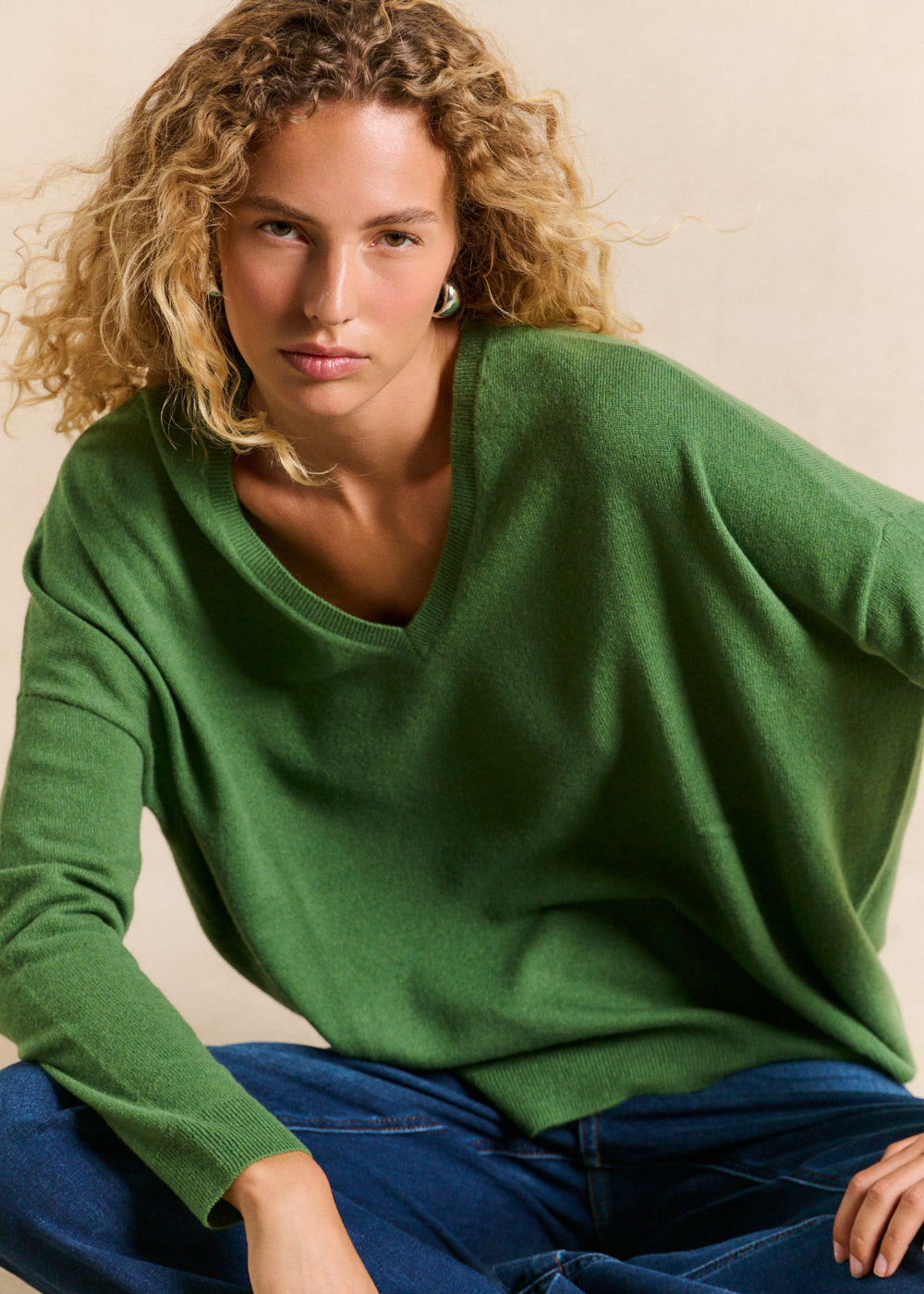 Cashmere V-neck sweater flared fit - Sud Express - 4 - Sud Express