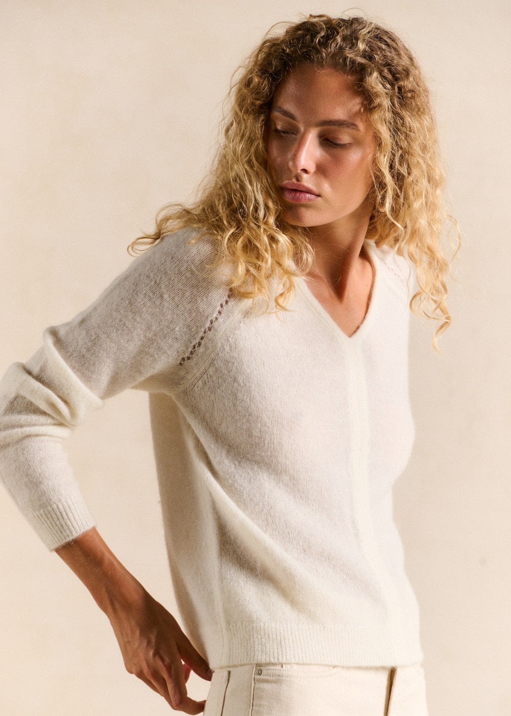 V-neck jumper with openwork detailing - Sud Express - 1 - Sud Express