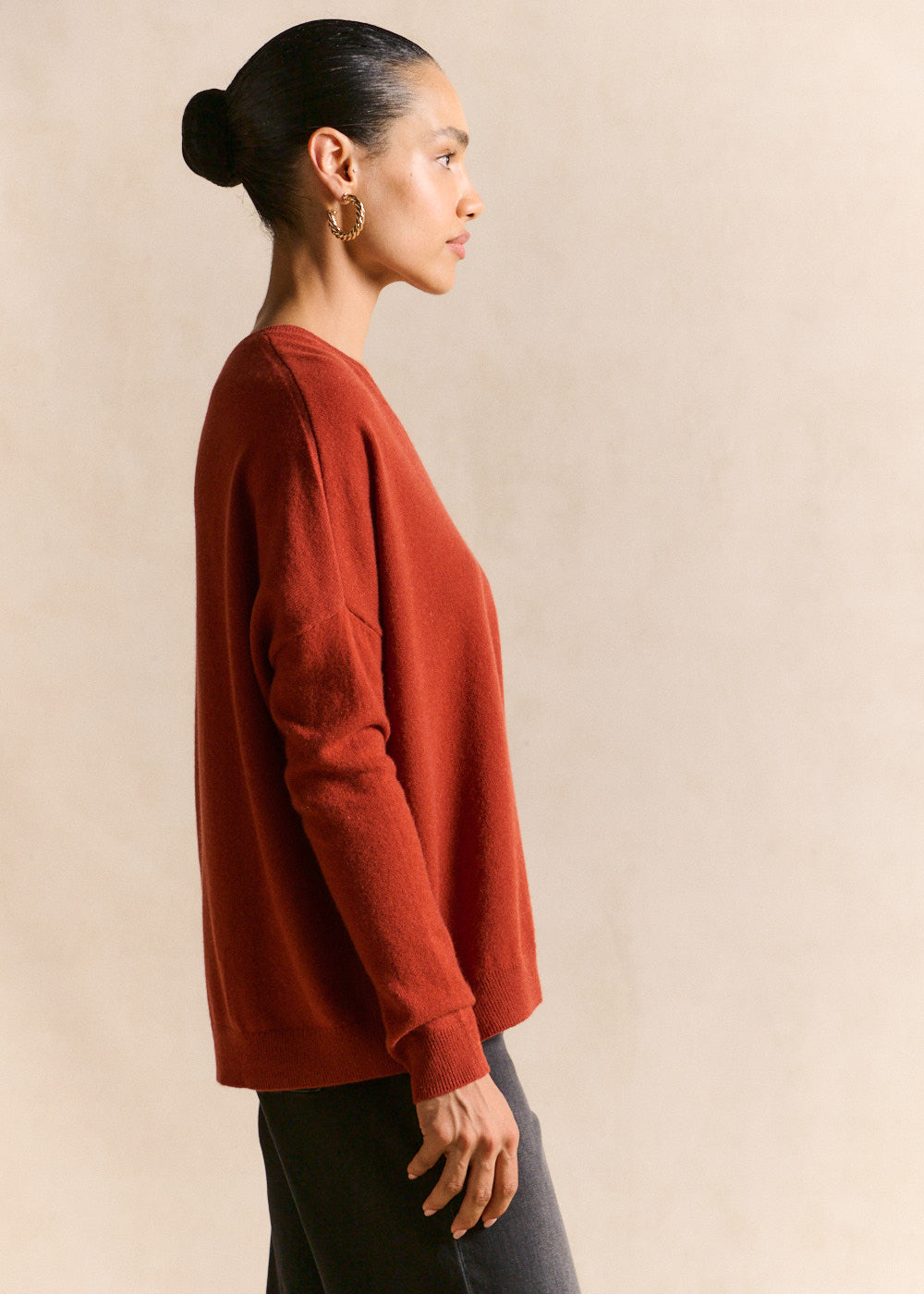 Cashmere V-neck sweater flared fit - Sud Express - 4 - Sud Express