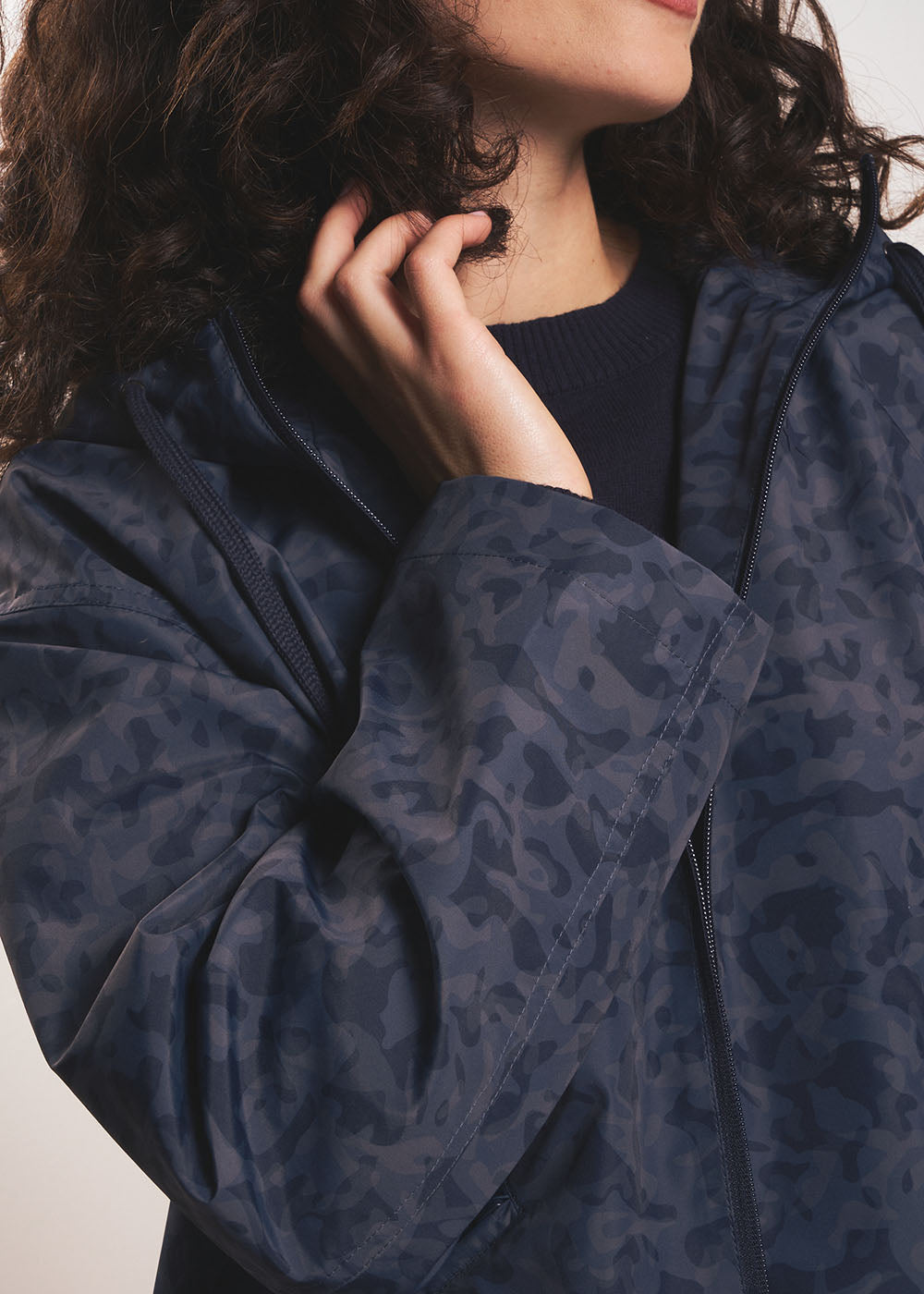 Water-repellent raincoat with hood - Sud Express - 2 - Sud Express