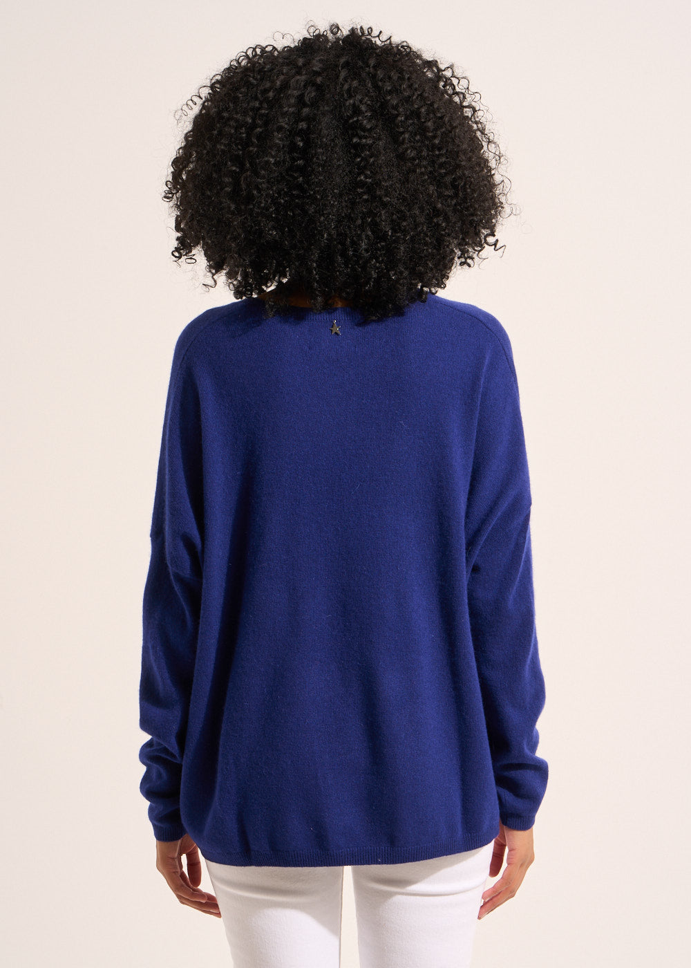 Cashmere V-neck sweater with long sleeves - Sud Express - 3 - Sud Express