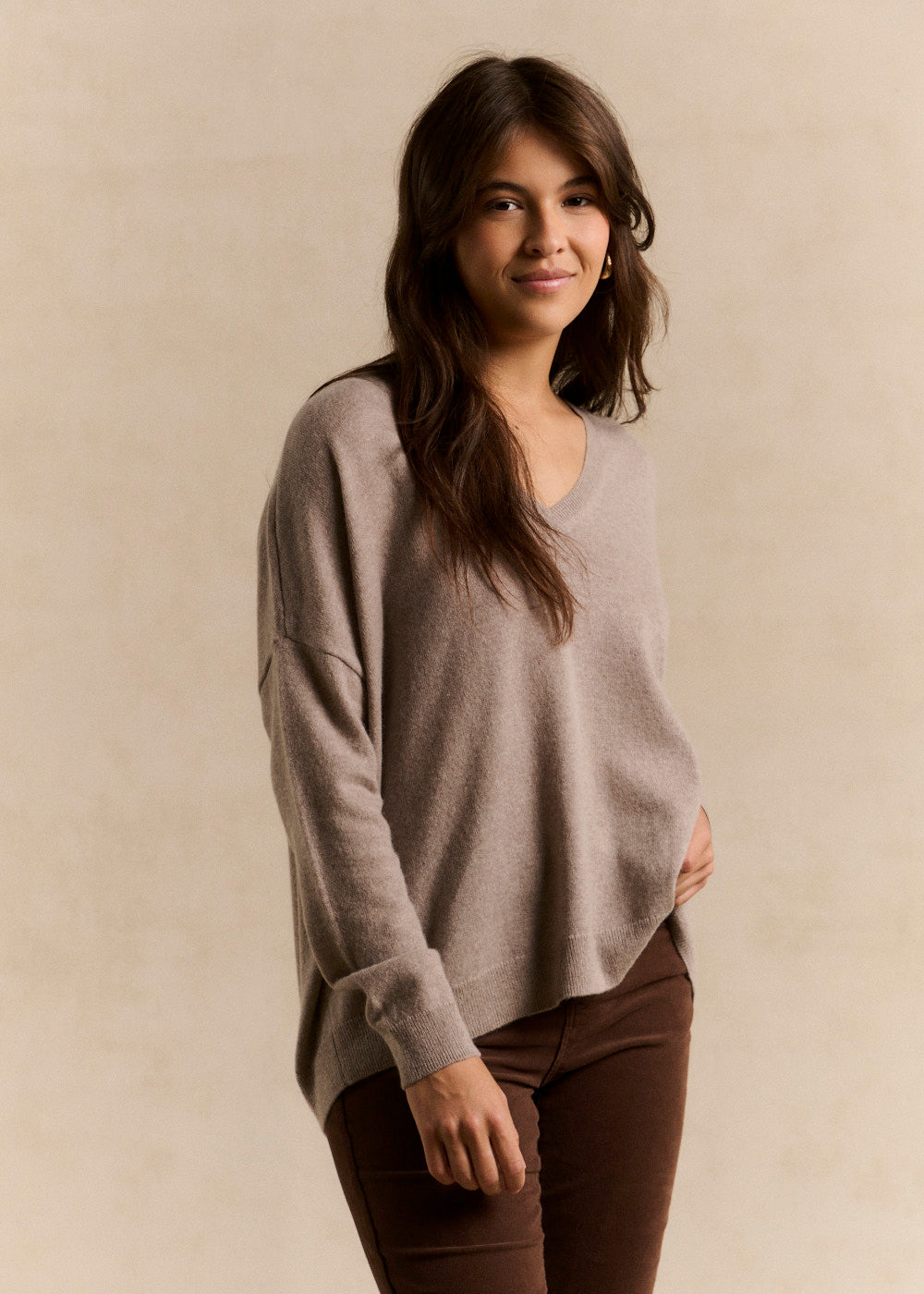 MONJOEY Cashmere V-neck sweater flared fit - 4 - Sud Express - Sud Express