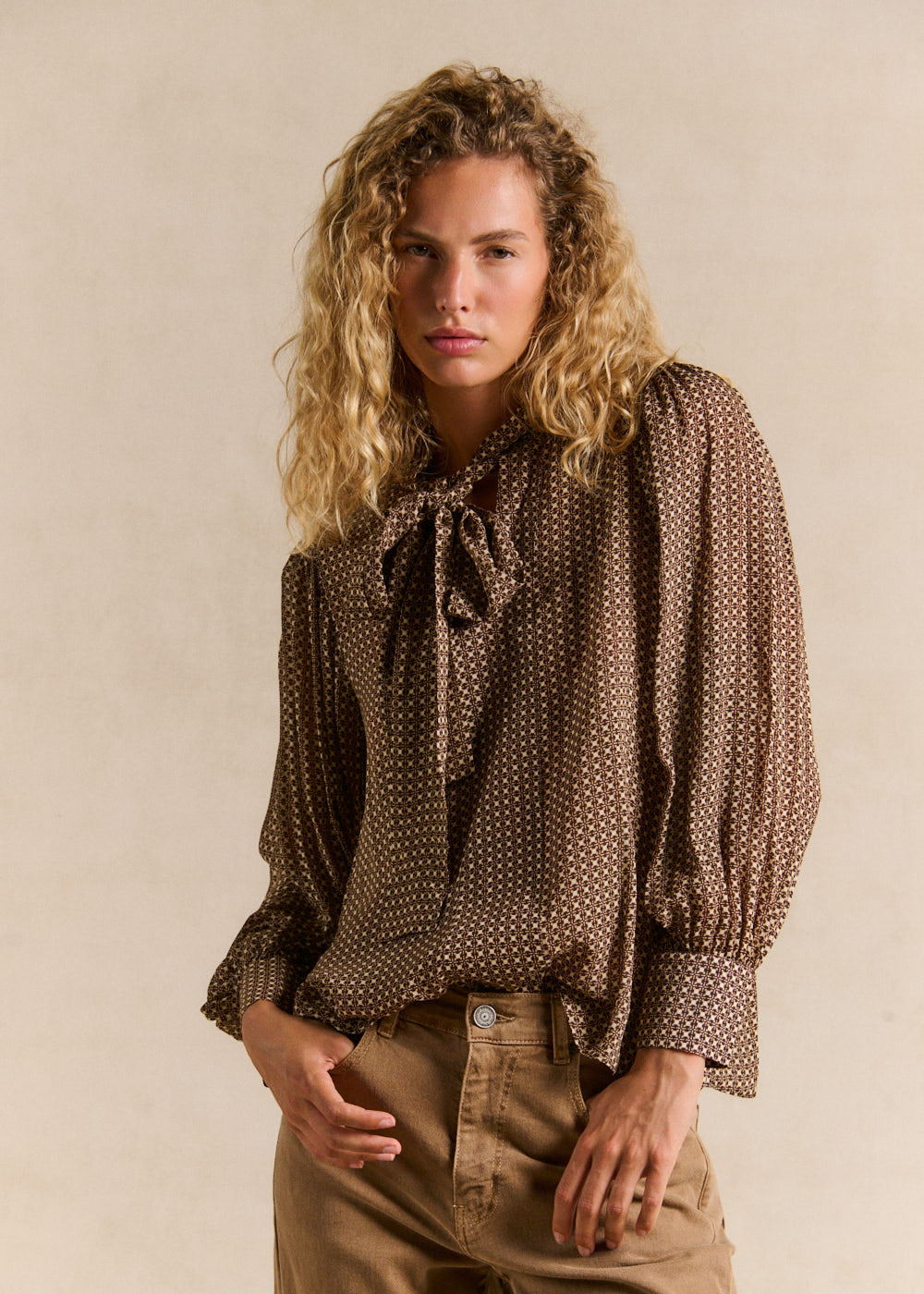 Geometric print top with shawl collar - Sud Express - 7 - Sud Express