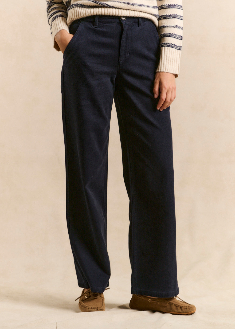 Straight pants with a peach skin touch - Sud Express - 1 - Sud Express