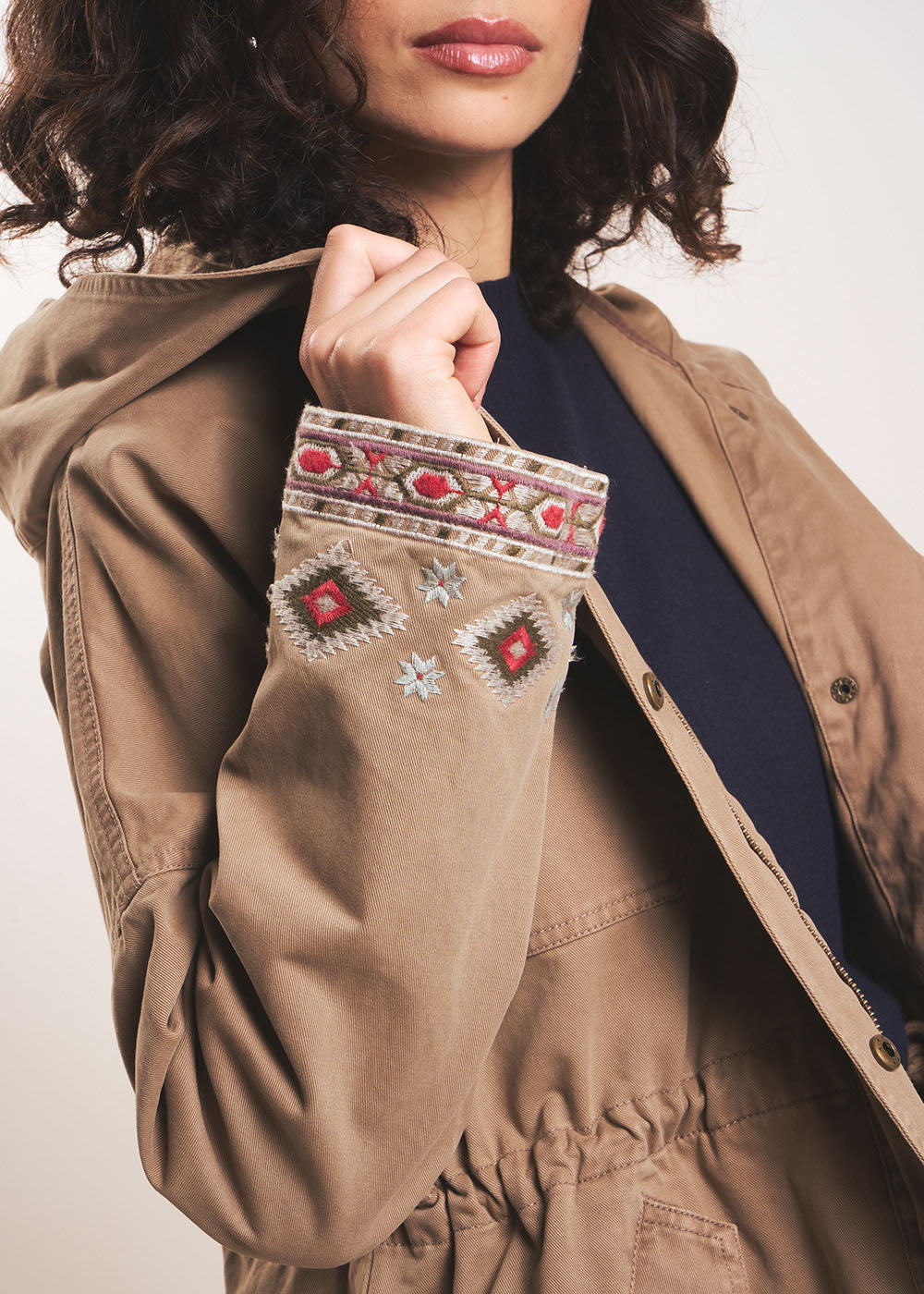 Embroidered cotton parka with hood - Sud Express - 2 - Sud Express
