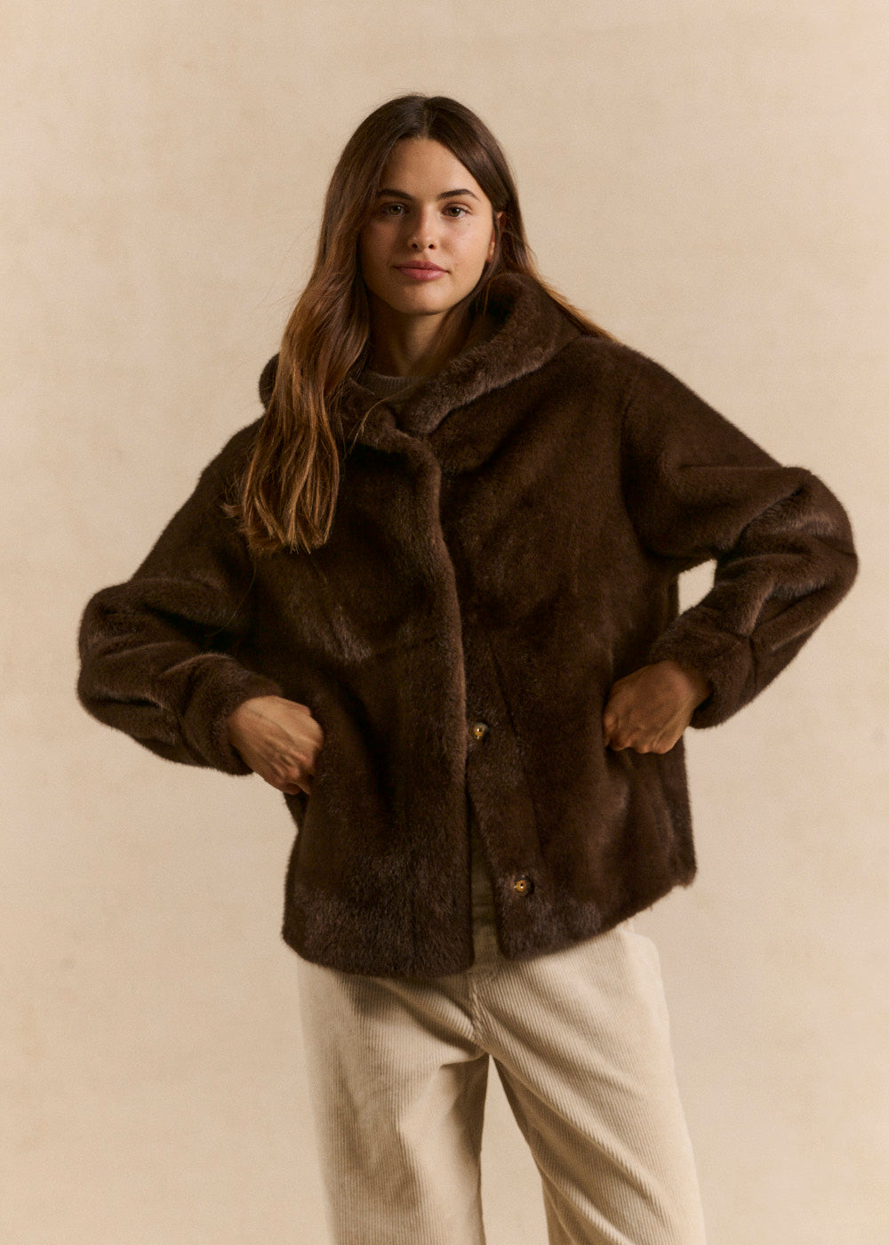 Mid-length faux fur coat with hood - Sud Express - 5 - Sud Express