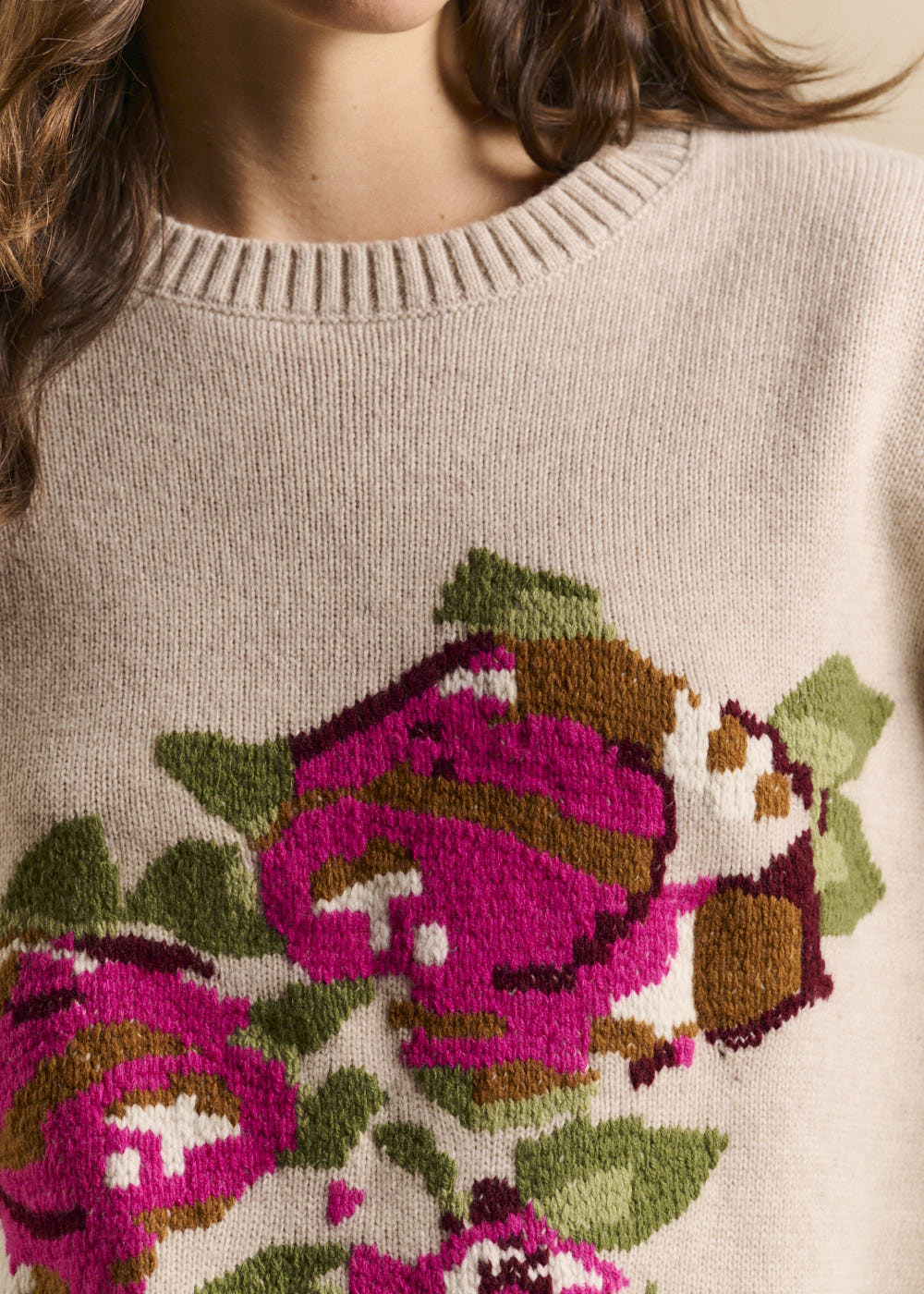 Round-neck sweater embroidered with floral pattern - Sud Express - 2 - Sud Express