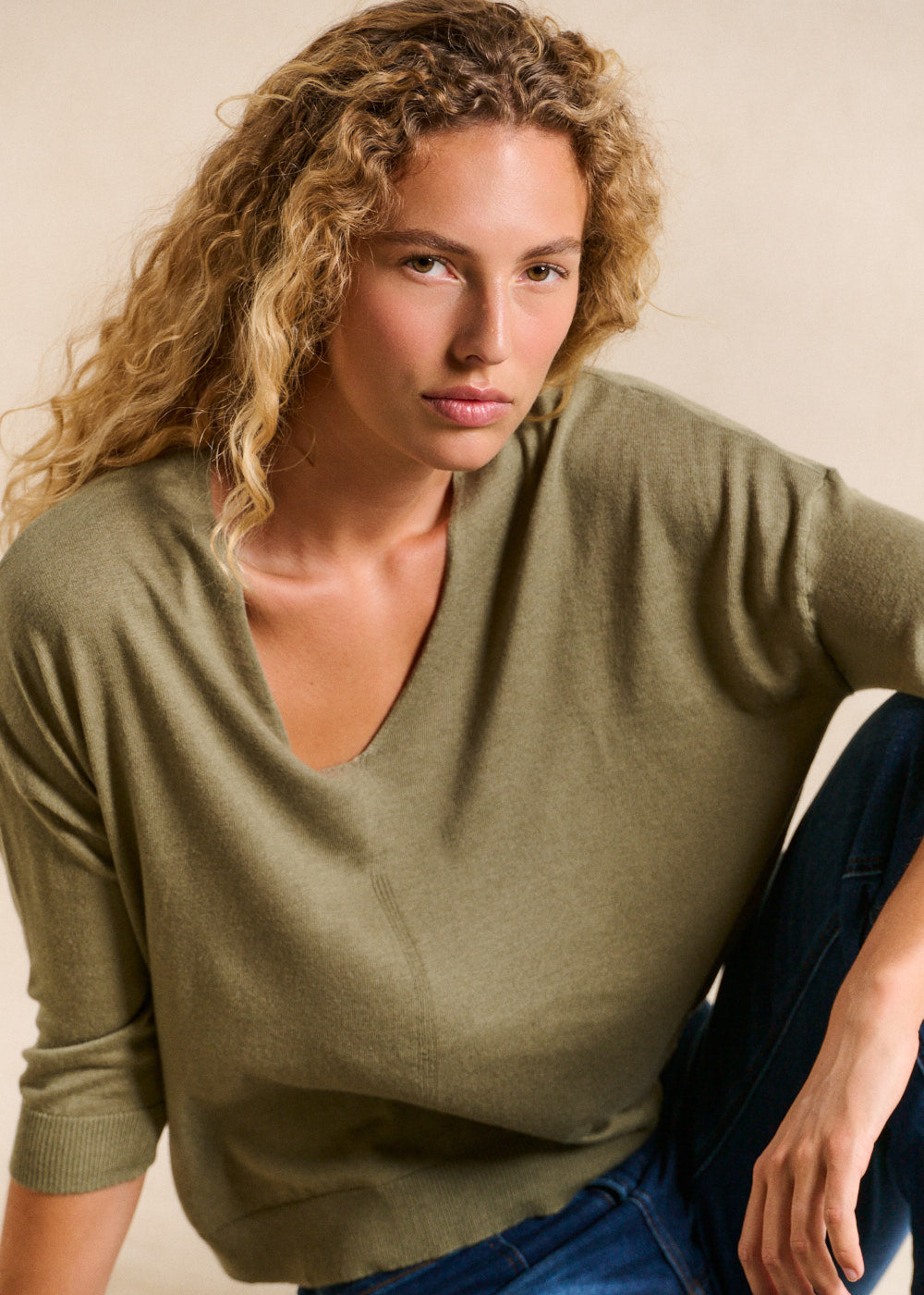 MANONO Oversized V-neck jumper with mid-length sleeves - 2 - Sud Express - Sud Express