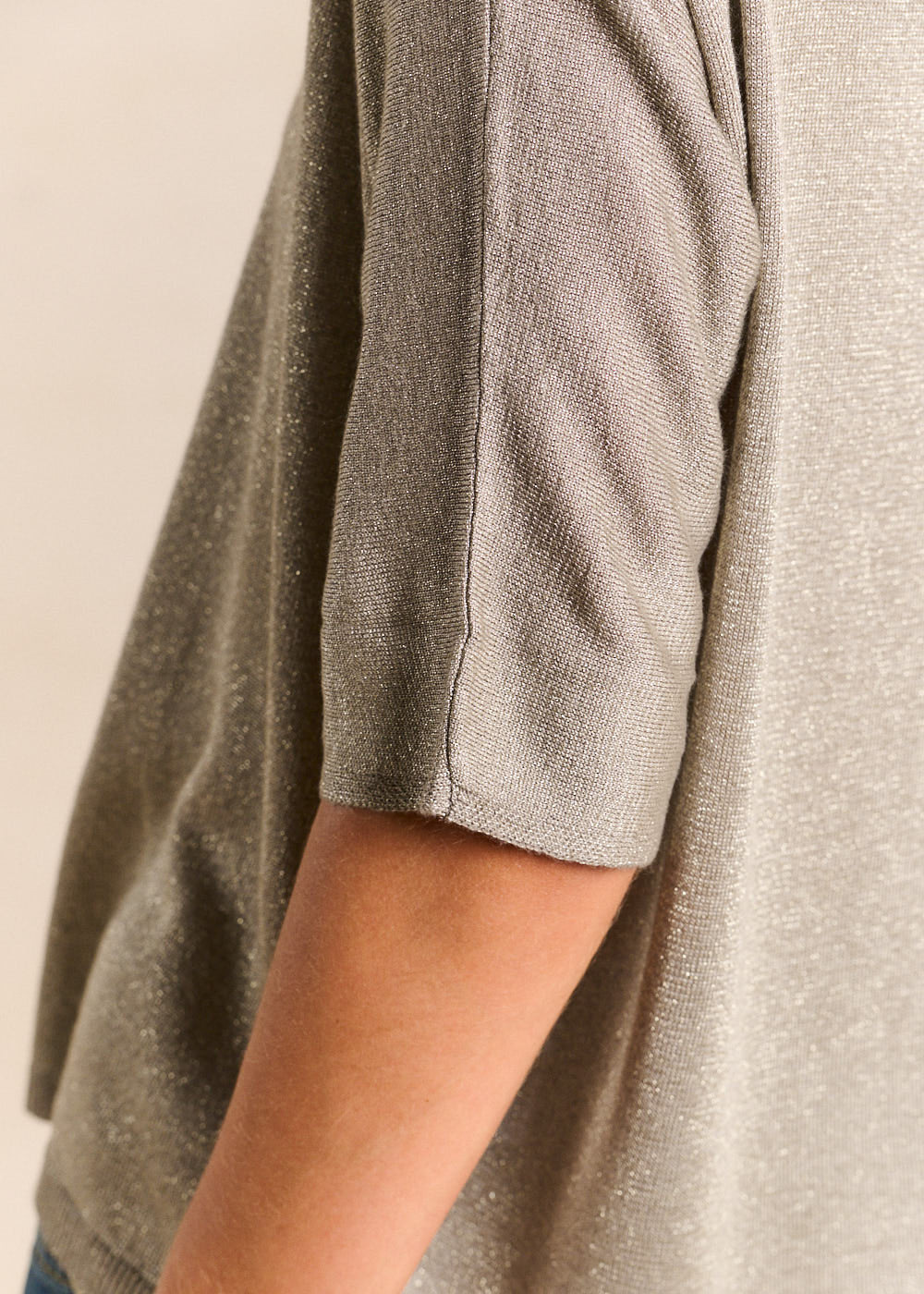 MIKOLOR Oversized V-neck jumper in shiny knit with short sleeves - 2 - Sud Express - Sud Express