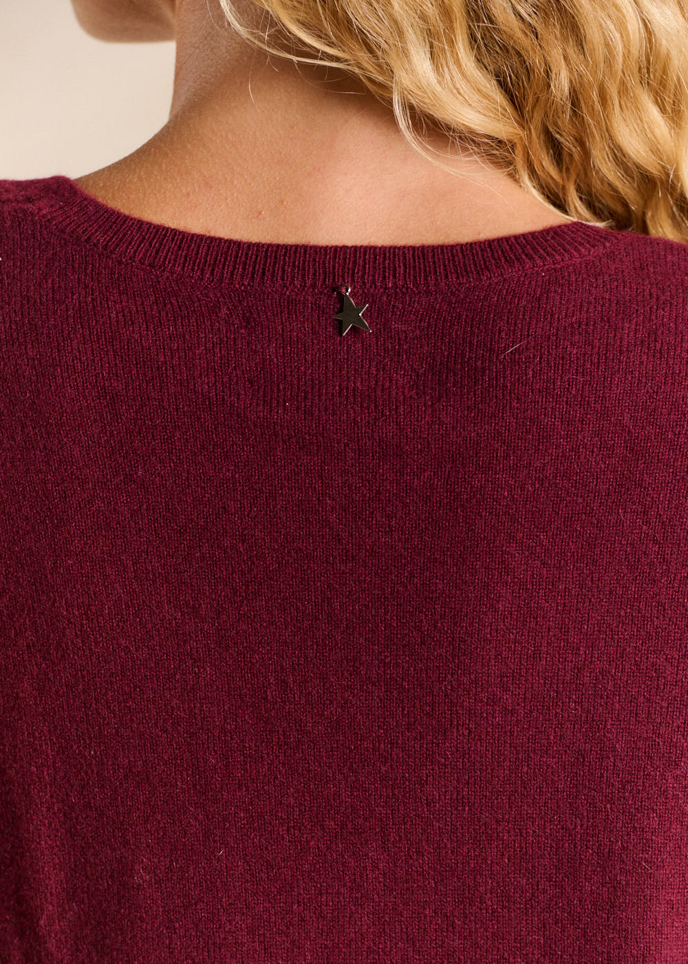 Cashmere V-neck sweater flared fit - Sud Express - 4 - Sud Express