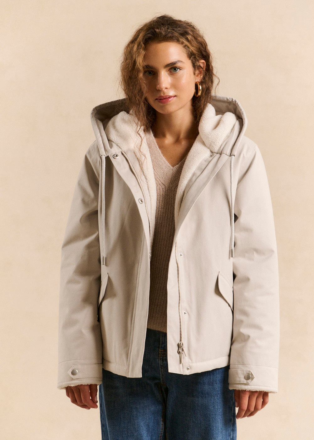 Short water-repellent jacket lined with faux fur and hood - Sud Express - 5 - Sud Express