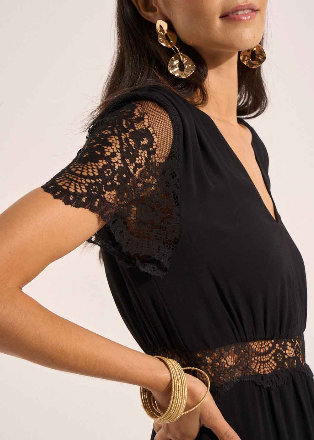 V-neck midi dress with lace - Sud Express - 2 - Sud Express