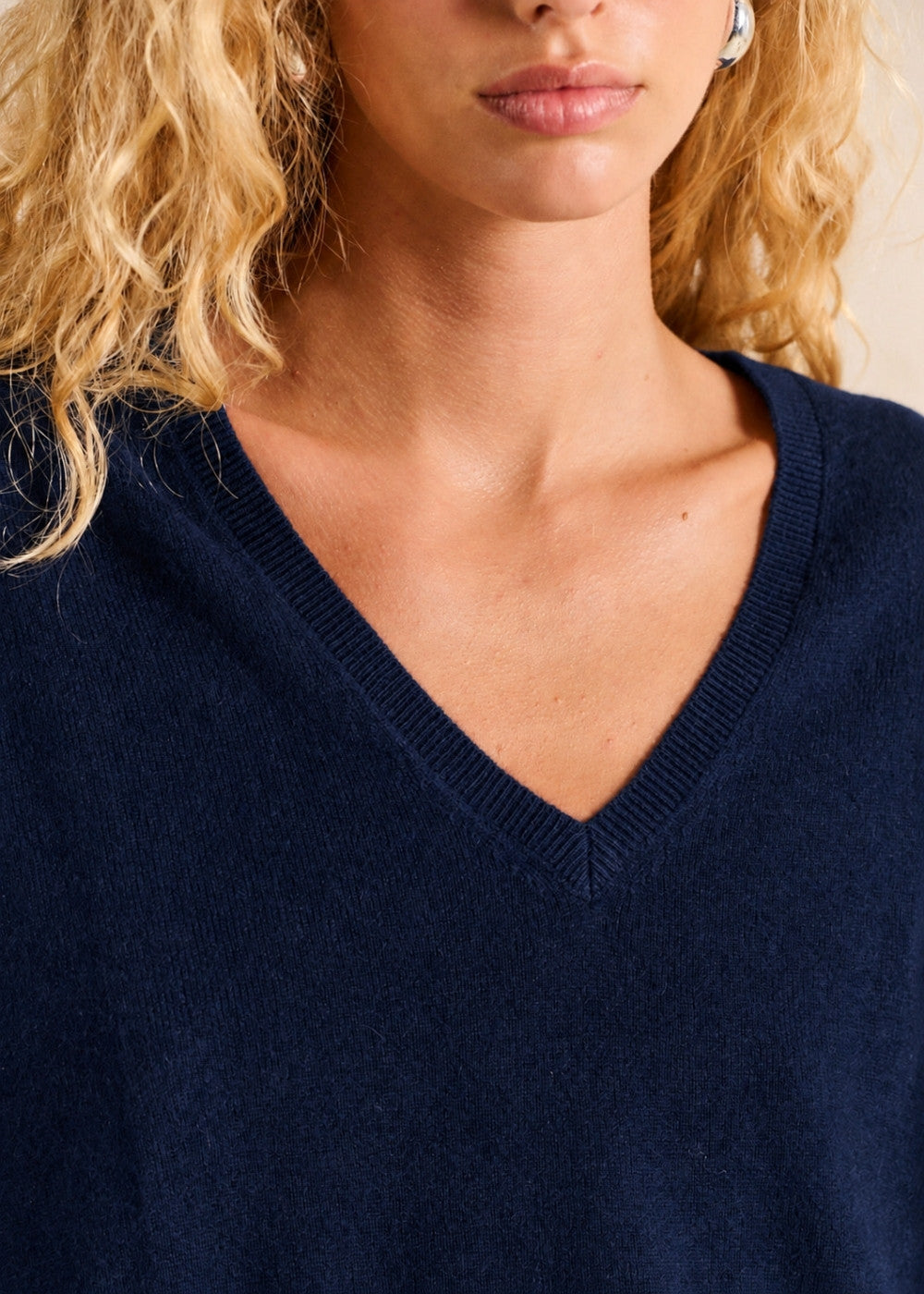 Cashmere V-neck sweater flared fit - Sud Express - 1 - Sud Express