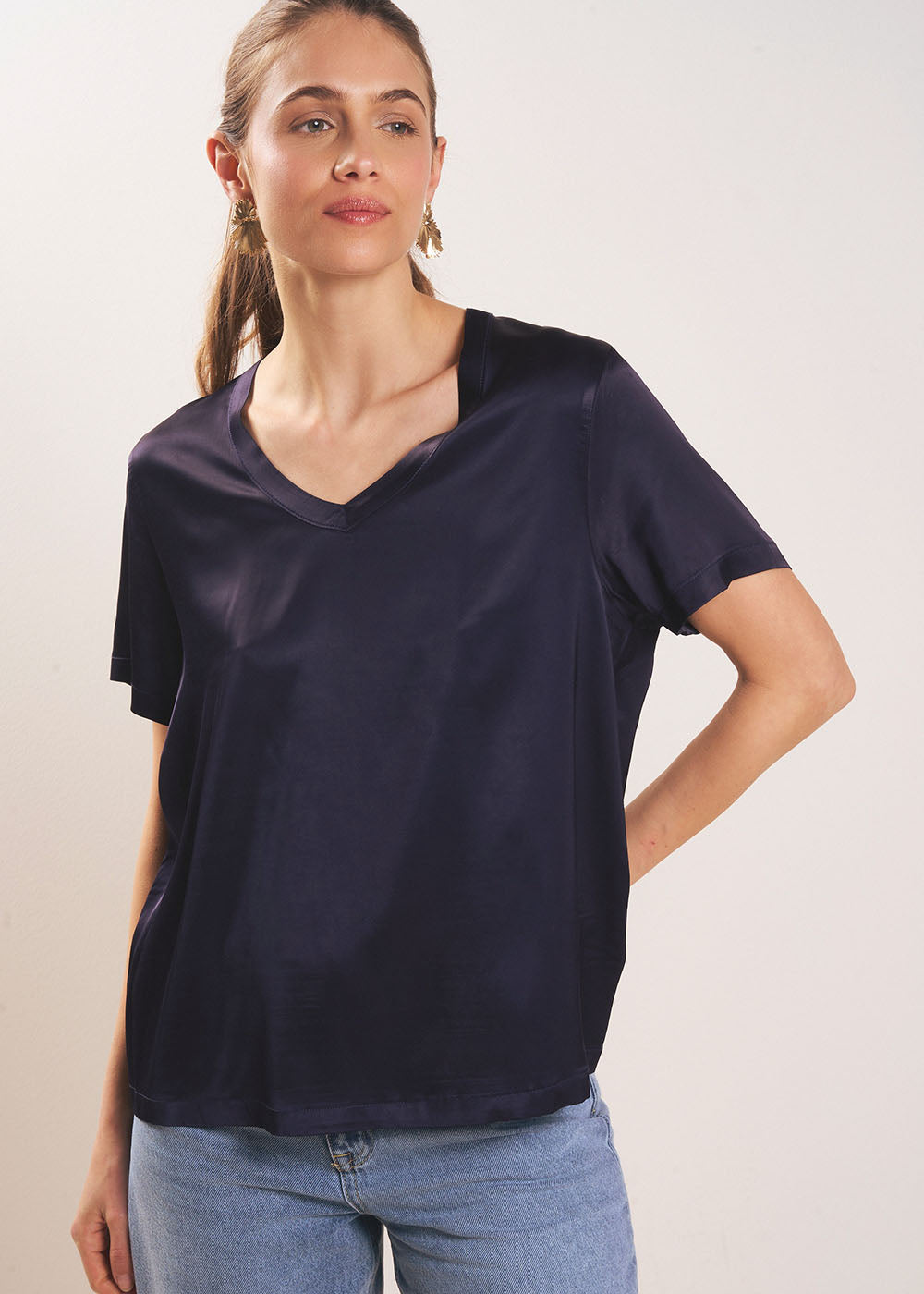 Satin V-neck T-shirt - Sud Express - 5 - Sud Express
