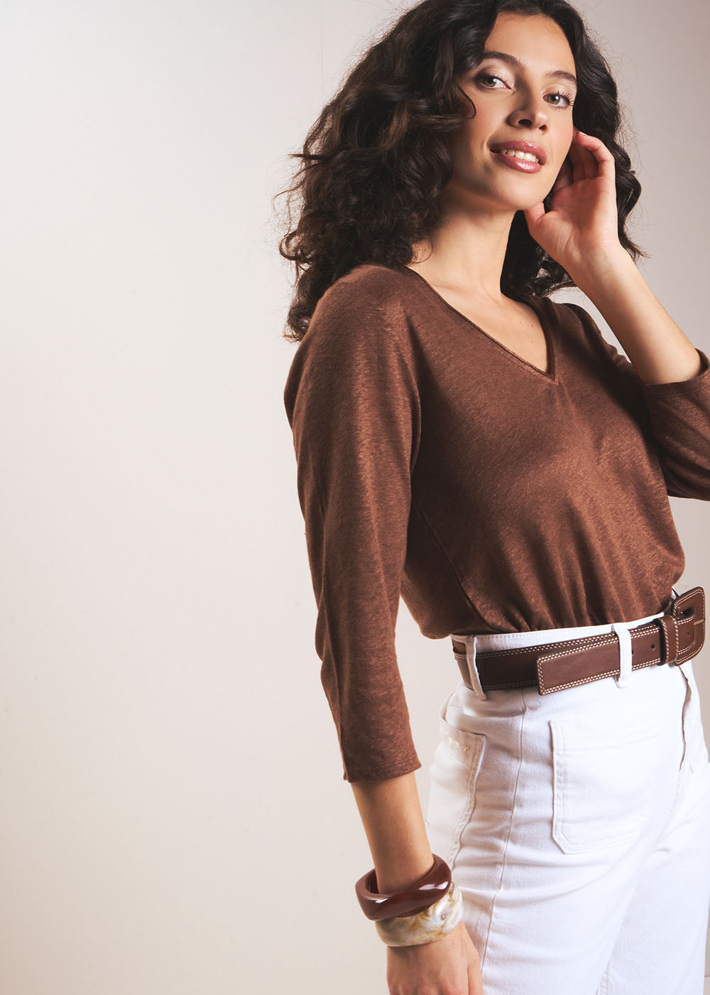 Linen T-shirt with V-neck - Sud Express - 4 - Sud Express