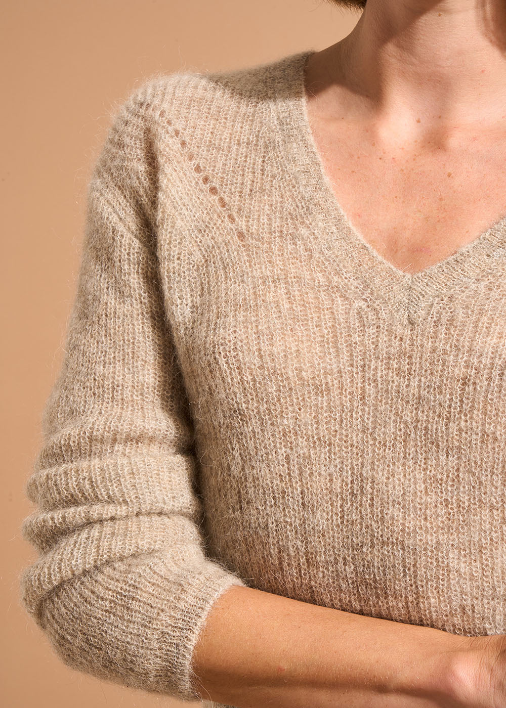V-neck sweater with 3/4-length sleeves - Sud Express - 4 - Sud Express