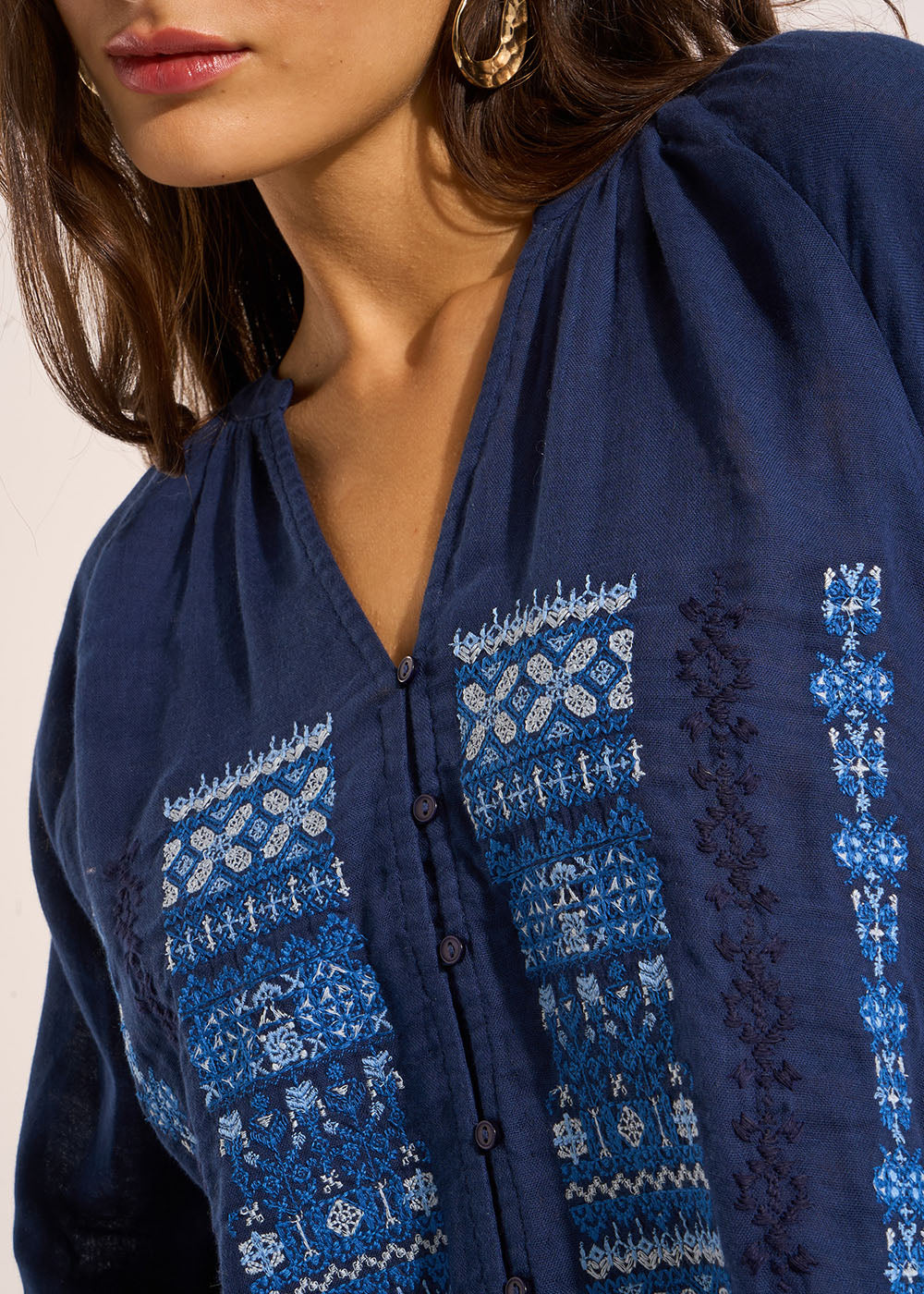Embroidered cotton blouse with long puff sleeves - Sud Express - 2 - Sud Express