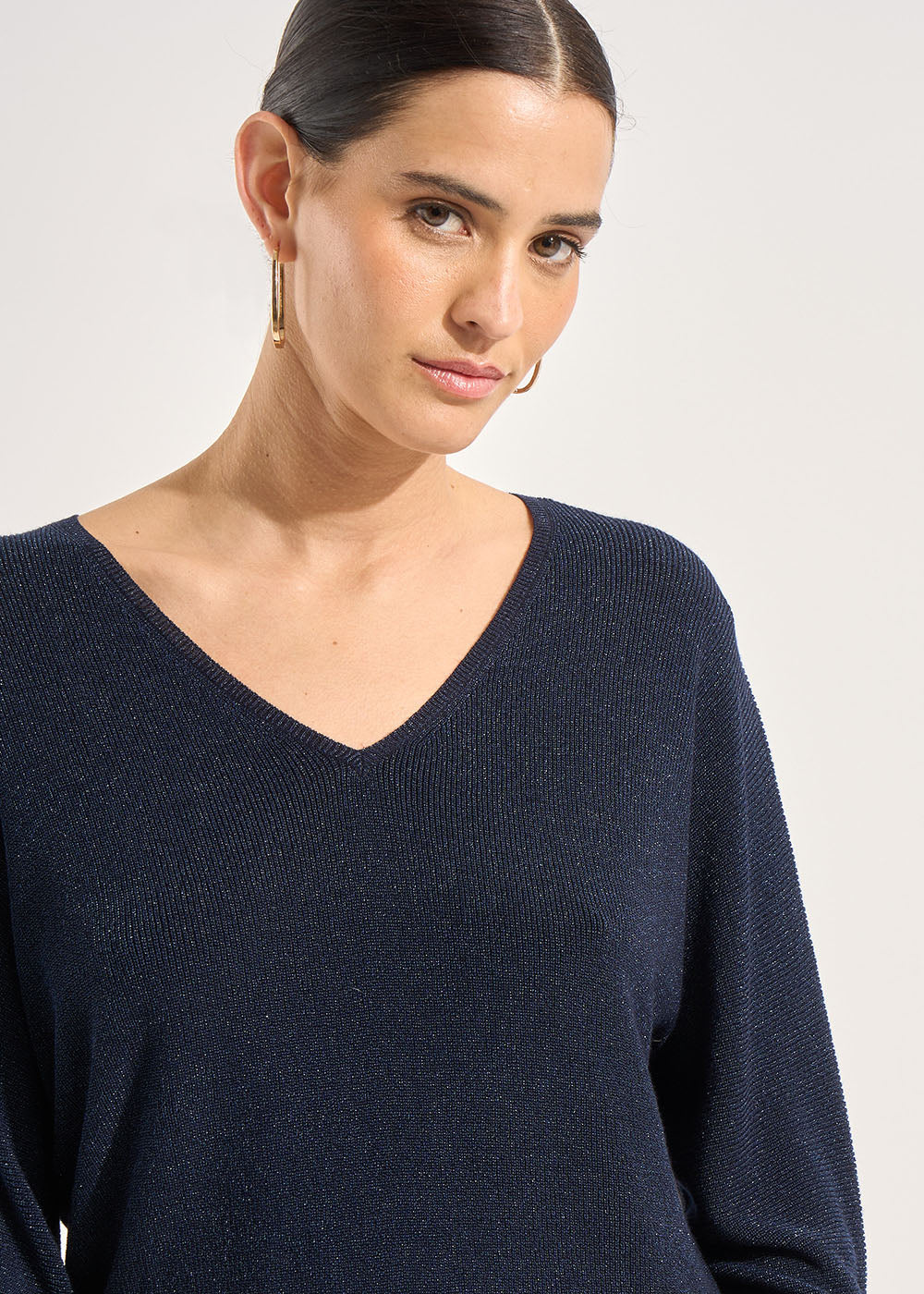 V-neck jumper with batwing sleeves and lurex threads - Sud Express - 4 - Sud Express
