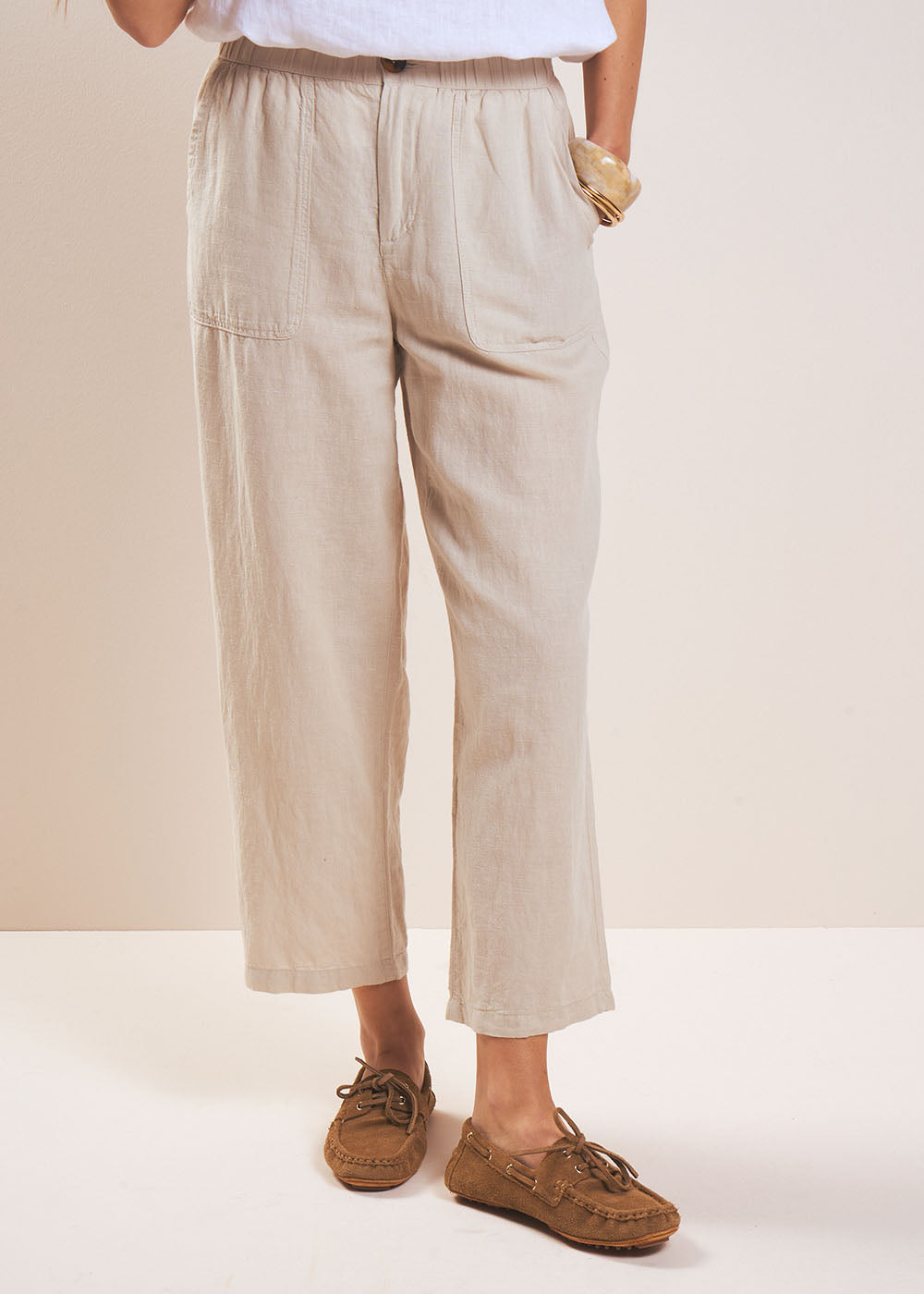 Carrot-cut trousers - Sud Express - 5 - Sud Express