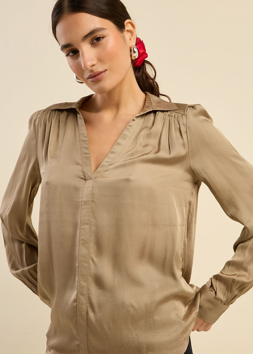 V-neck flowing blouse - Sud Express - 1 - Sud Express