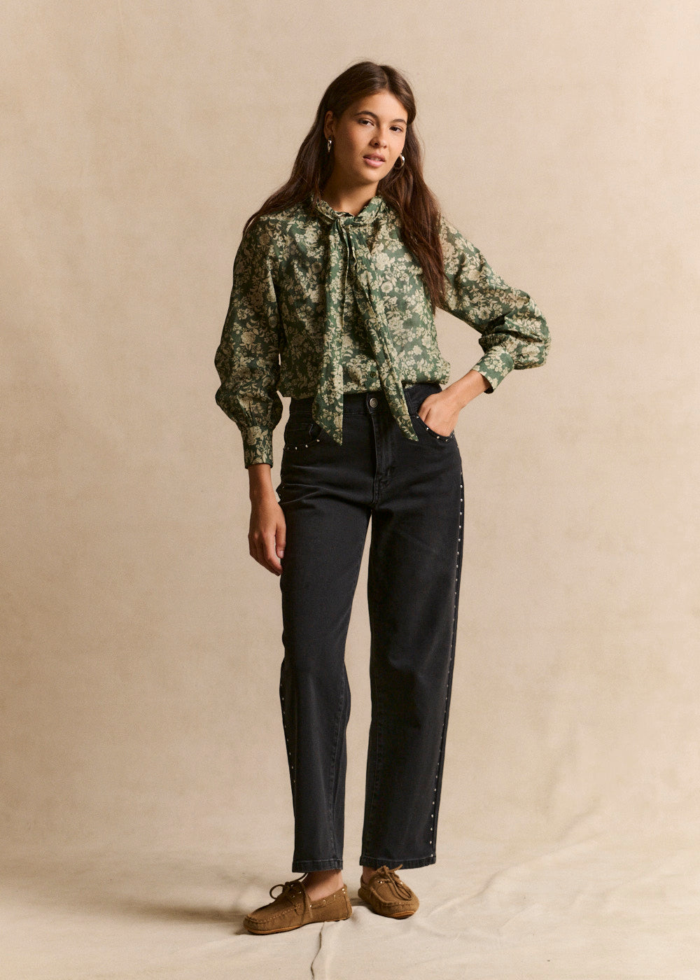 Jean boyfriend with wide straight leg and studs - Sud Express - 2 - Sud Express