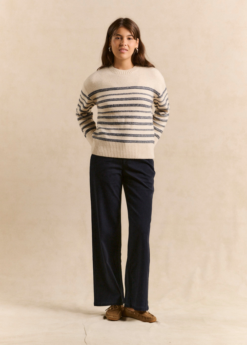 Straight pants with a peach skin touch - Sud Express - 2 - Sud Express