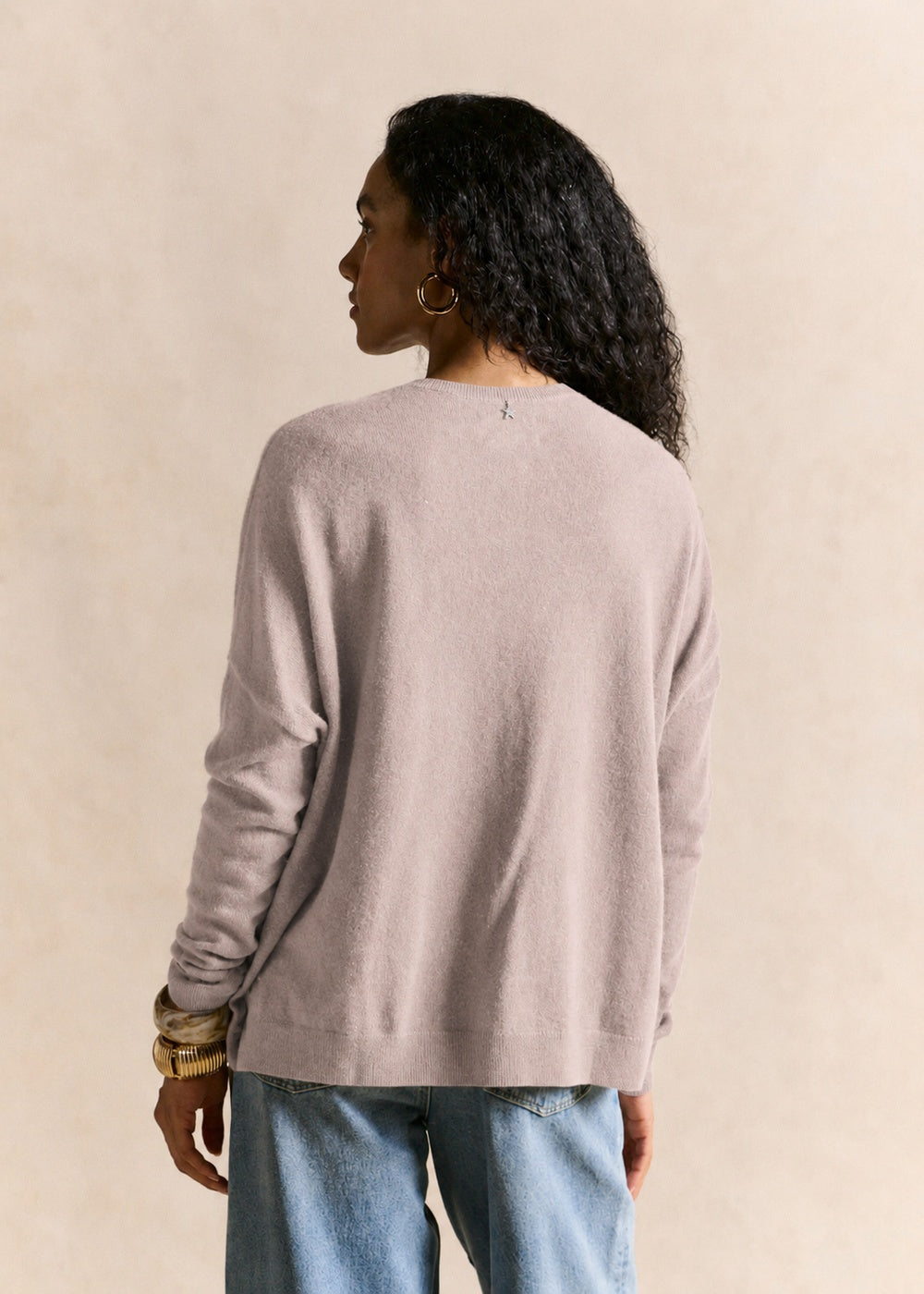 Cashmere V-neck sweater flared fit - Sud Express - 3 - Sud Express