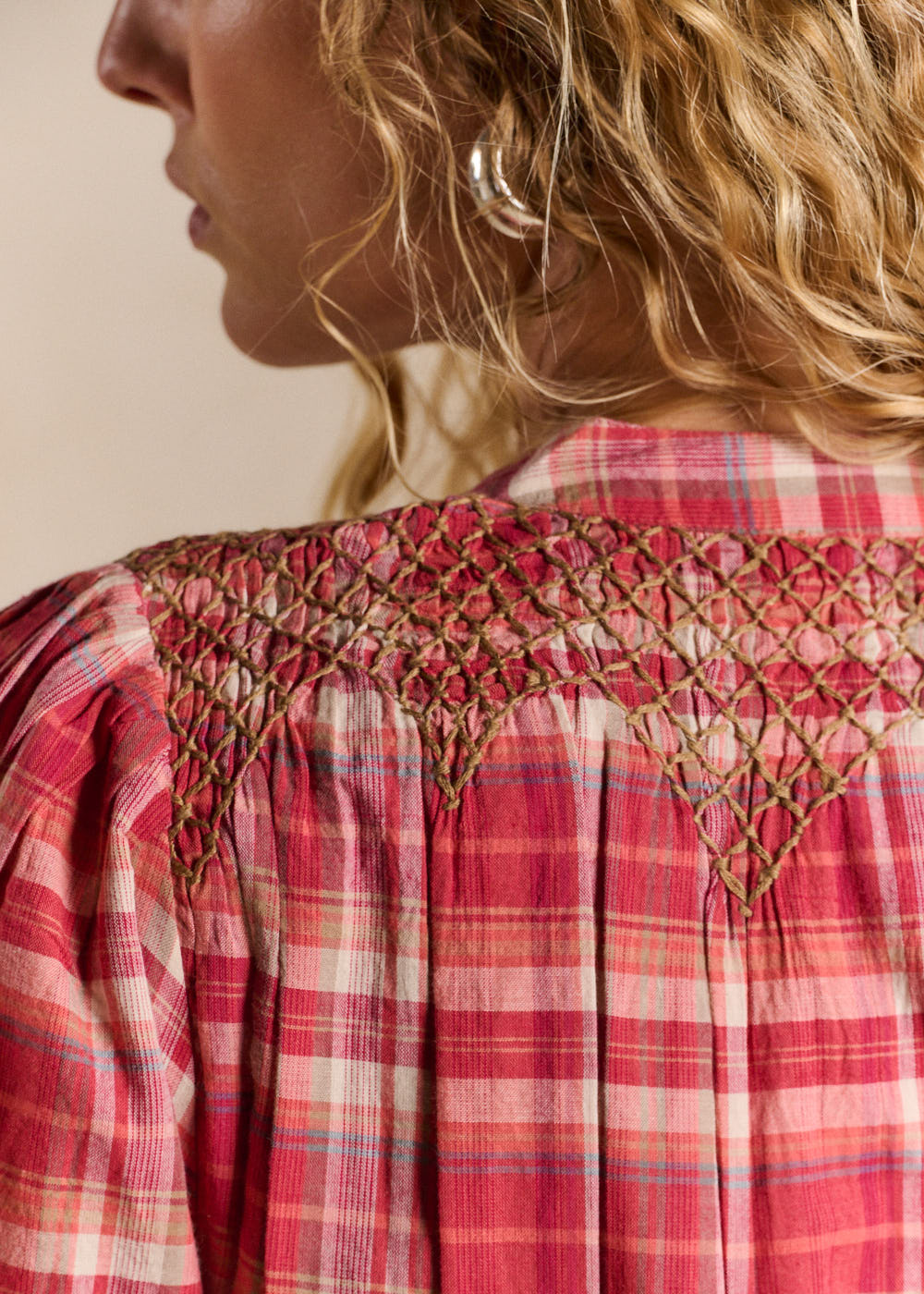 Checked blouse with a tunisian collar - Sud Express - 4 - Sud Express