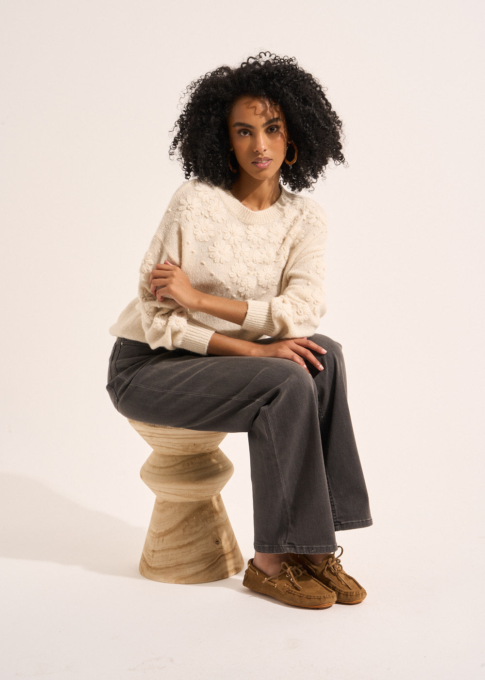 Sweater decorated with handmade daisies - Sud Express - 6 - Sud Express