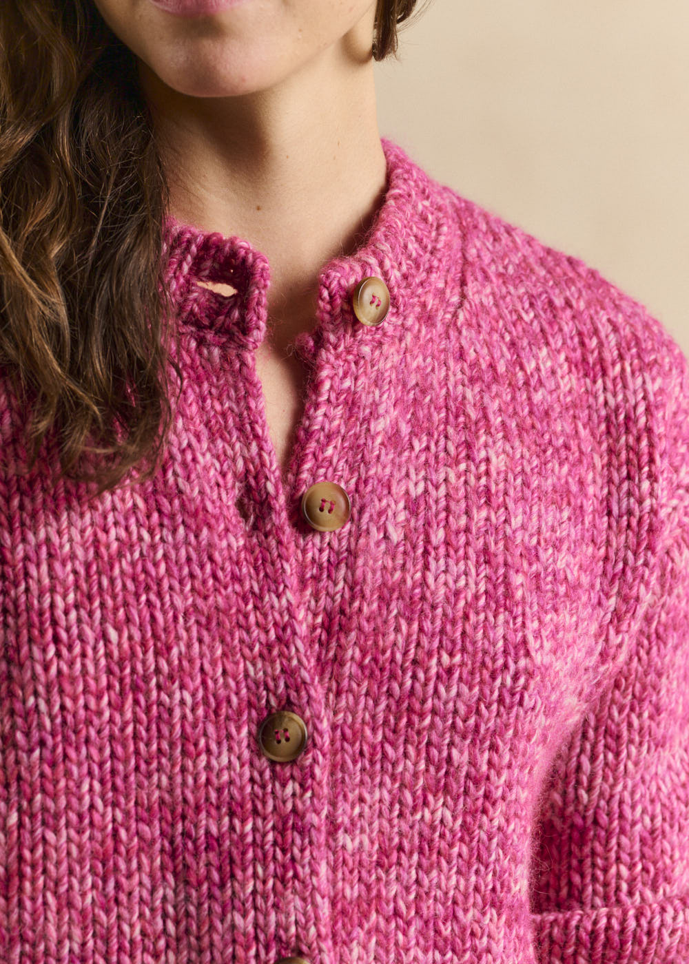 Fitted crew-neck cardigan in flecked knit - Sud Express - 2 - Sud Express