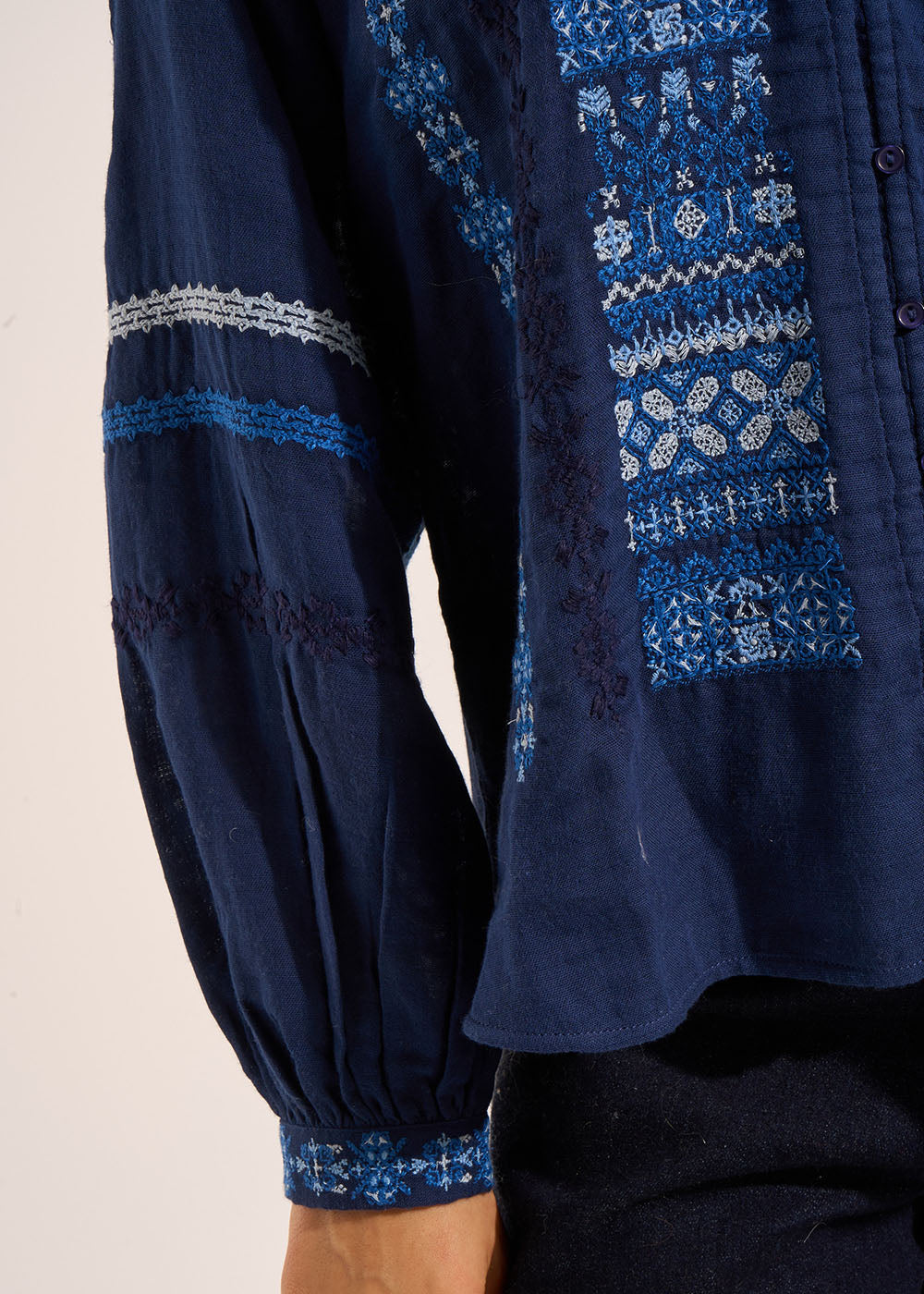 Embroidered cotton blouse with long puff sleeves - Sud Express - 4 - Sud Express