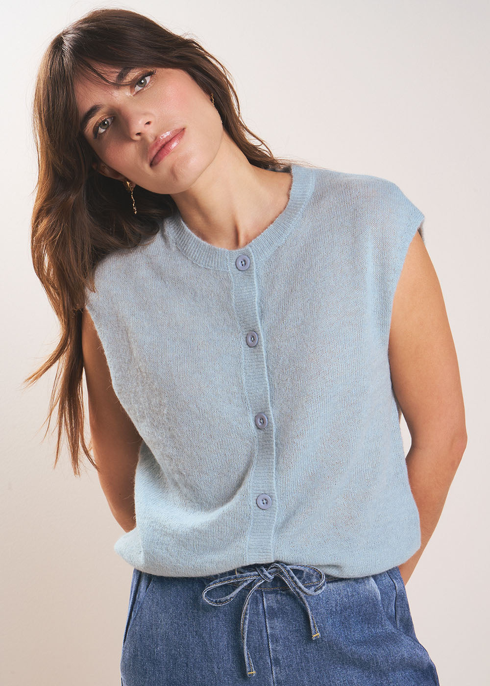 Sleeveless cardigan with round neck - Sud Express - 4 - Sud Express