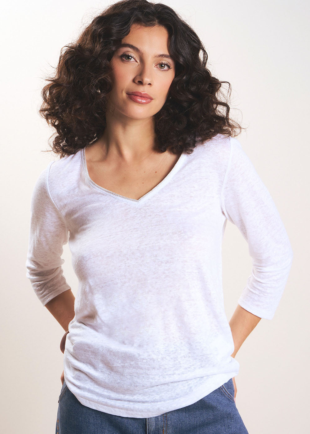 Linen T-shirt with V-neck - Sud Express - 5 - Sud Express