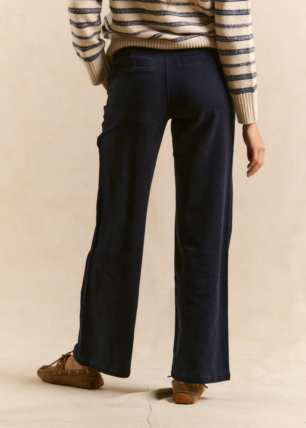 Straight pants with a peach skin touch - Sud Express - 3 - Sud Express