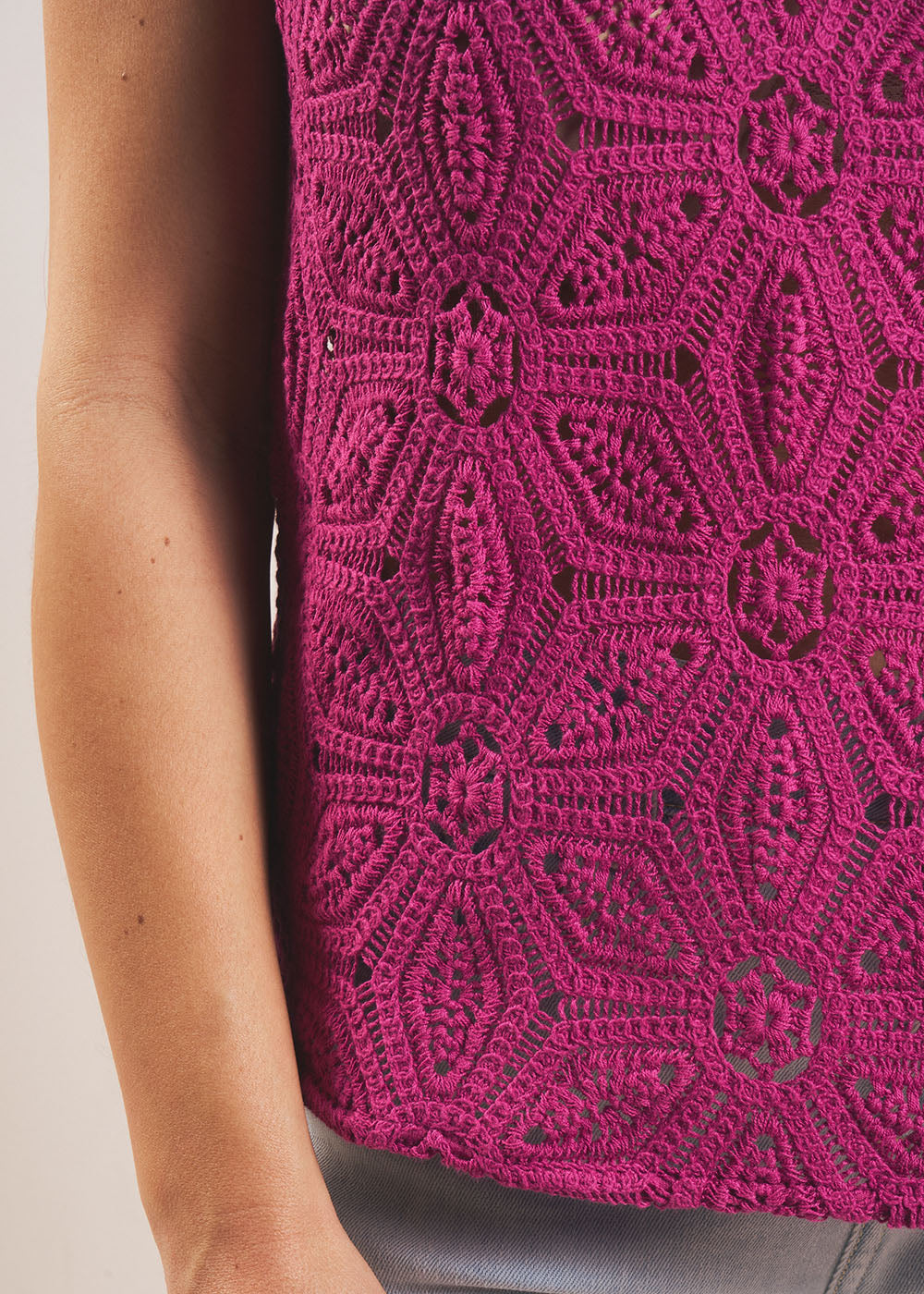 Guipure lace top with a button-up back - Sud Express - 5 - Sud Express
