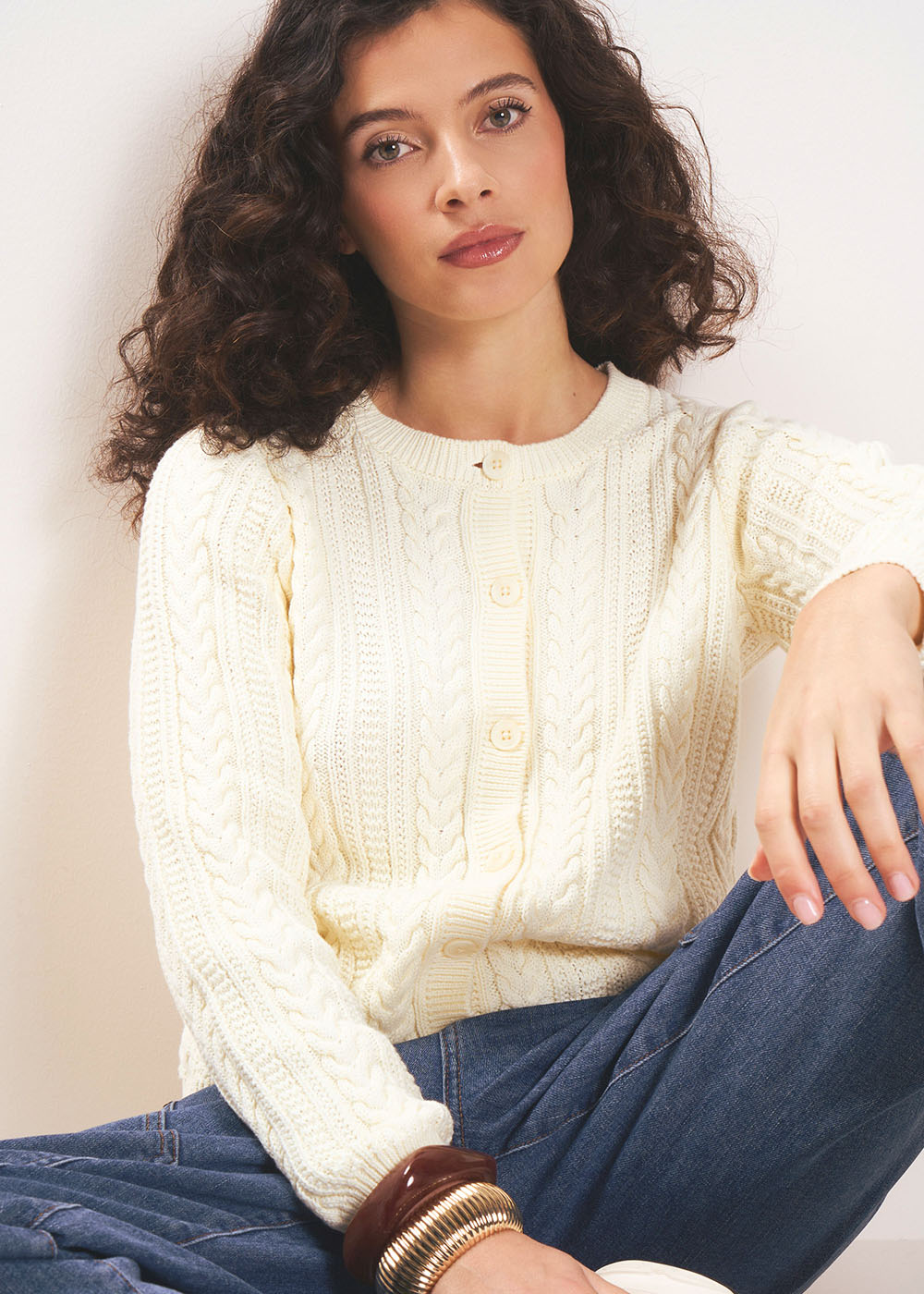 Short buttoned cardigan in cable knit cotton - Sud Express - 5 - Sud Express