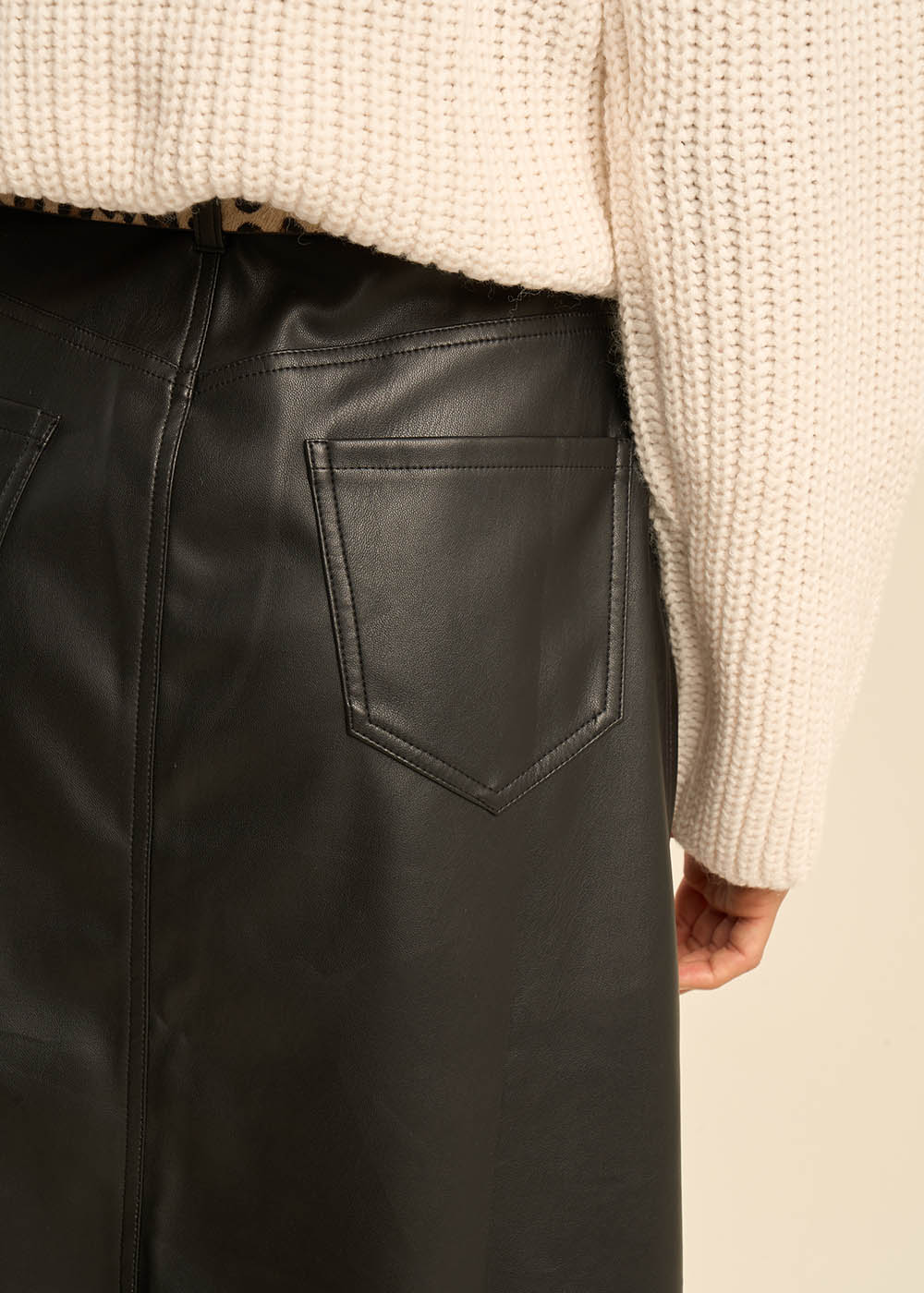 JULINE Mid-length skirt in faux leather - 4 - Sud Express - Sud Express