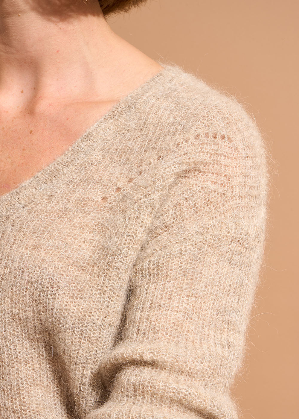 V-neck sweater with 3/4-length sleeves - Sud Express - 2 - Sud Express
