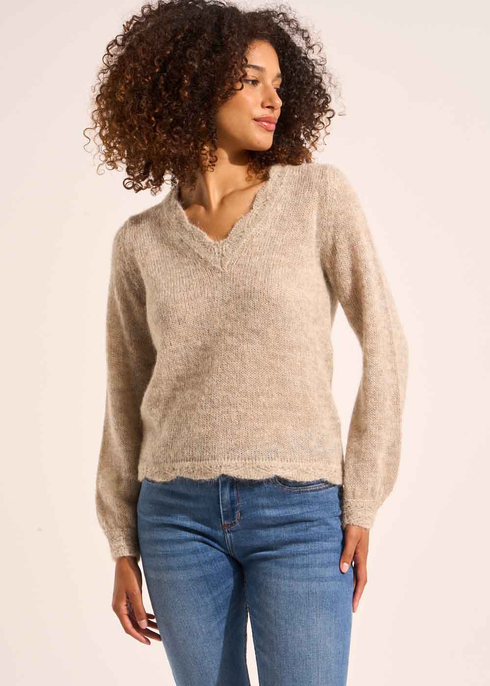 V-neck sweater with crochet details - Sud Express - 5 - Sud Express