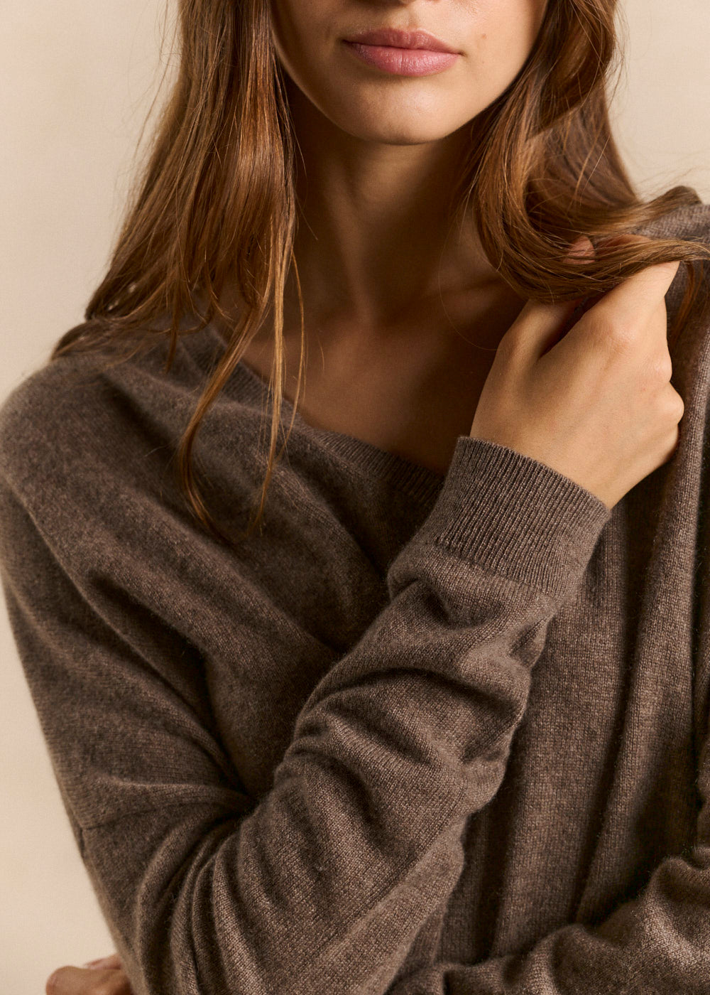 Cashmere V-neck sweater flared fit - Sud Express - 2 - Sud Express
