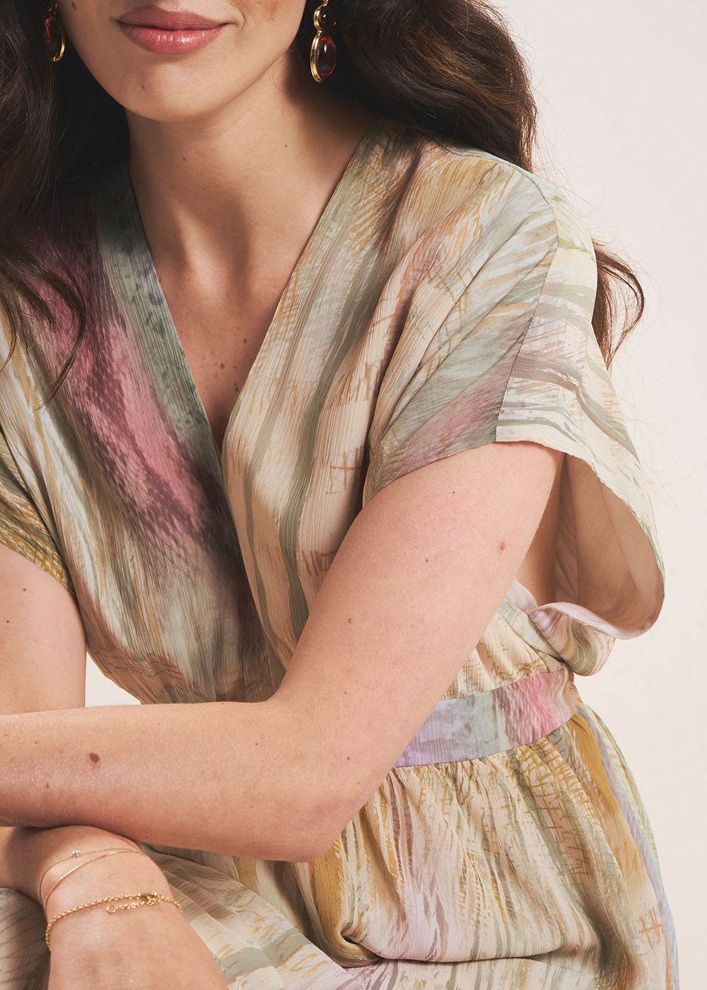 Printed midi dress with a V-neck - Sud Express - 5 - Sud Express