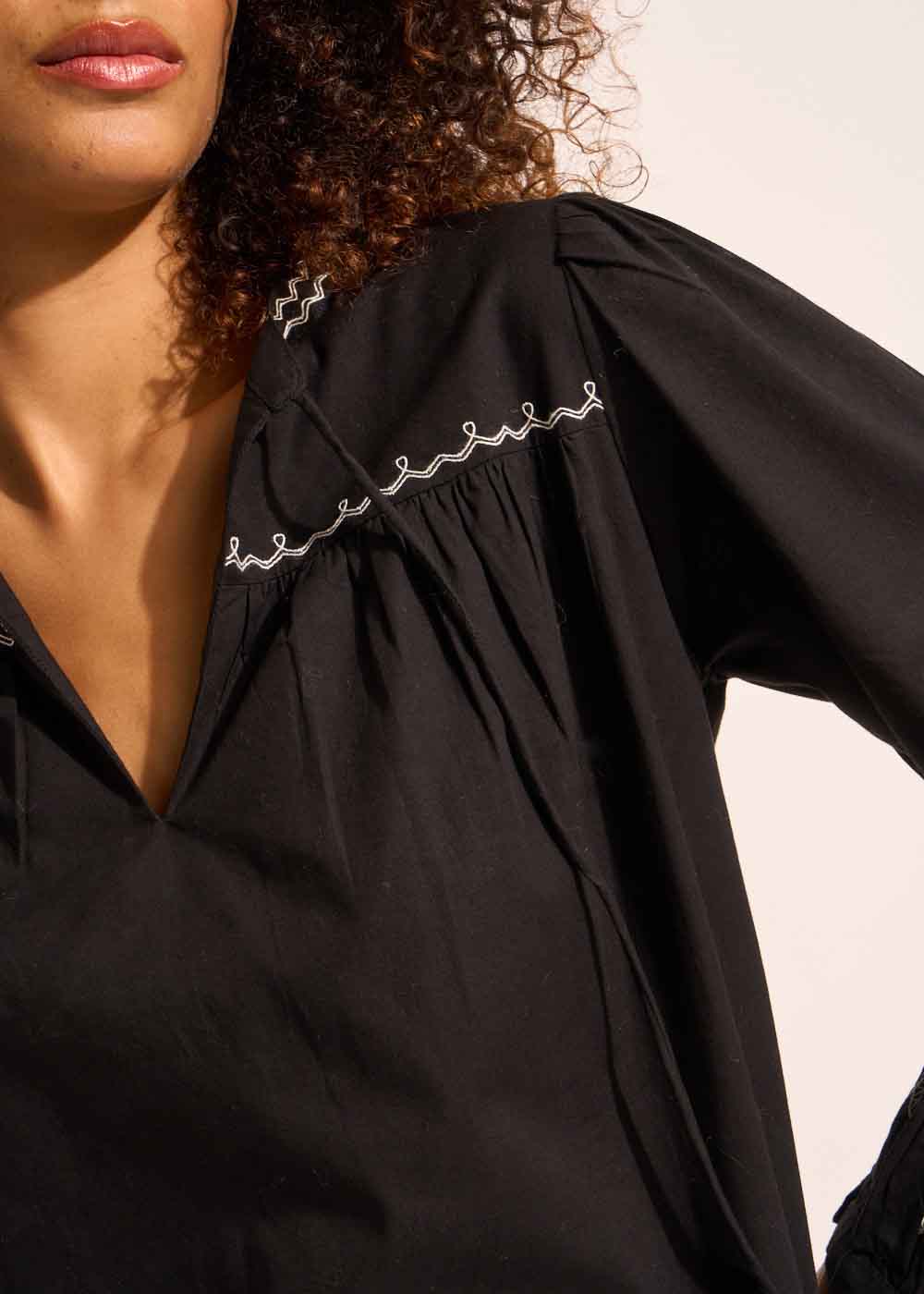 Blouse broderies contrastées - Sud Express - 4 - Sud Express