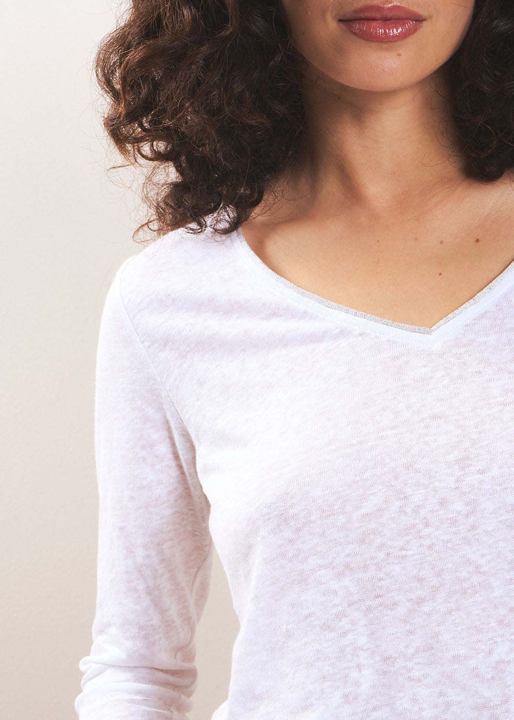 Linen T-shirt with V-neck - Sud Express - 2 - Sud Express