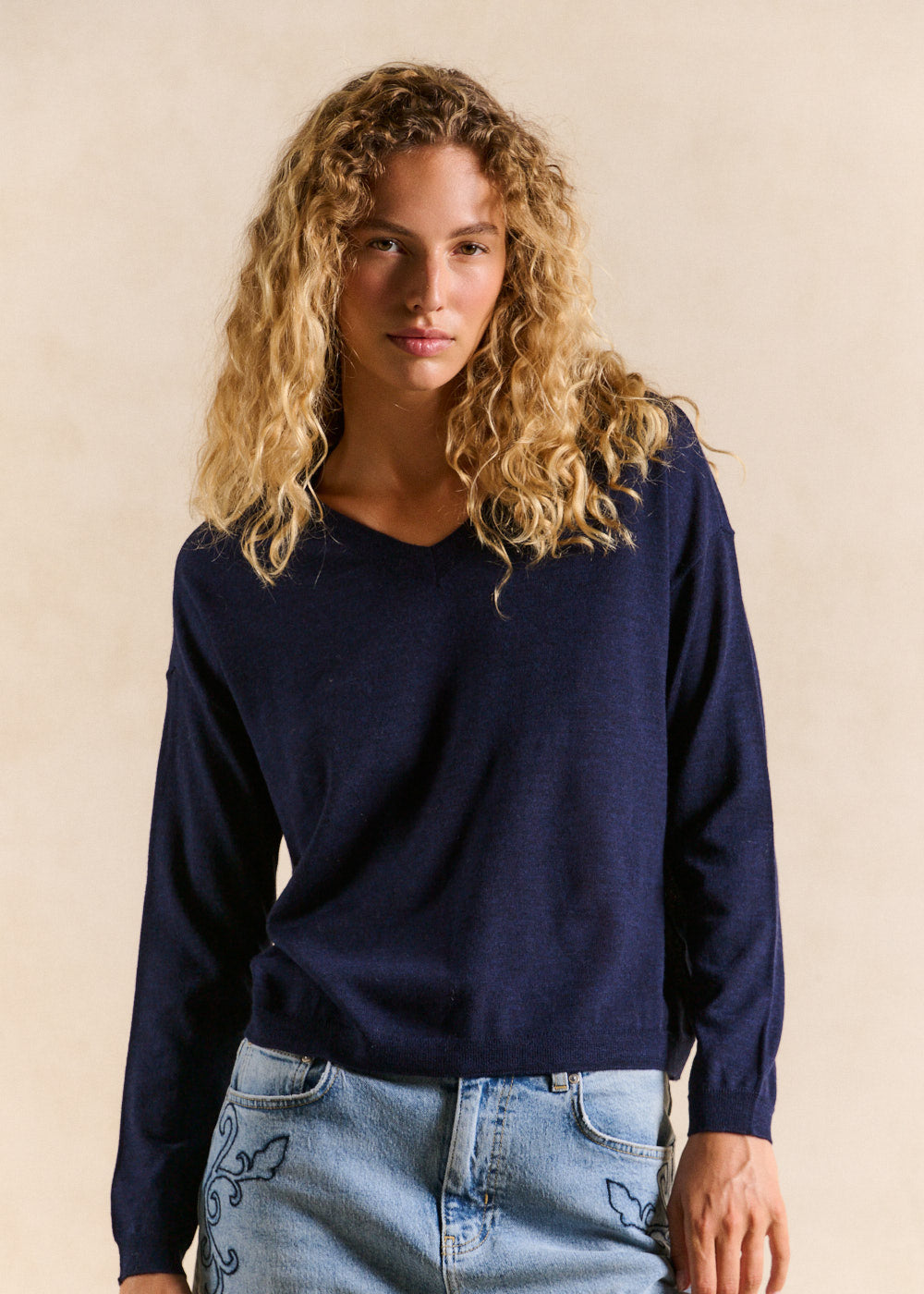 V-neck wool sweater with relaxed fit - Sud Express - 1 - Sud Express