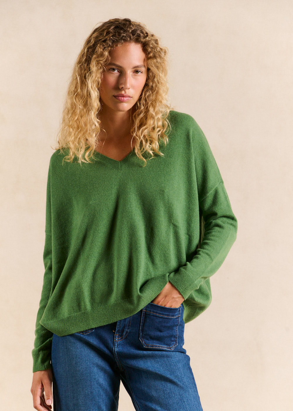 Cashmere V-neck sweater flared fit - Sud Express - 1 - Sud Express