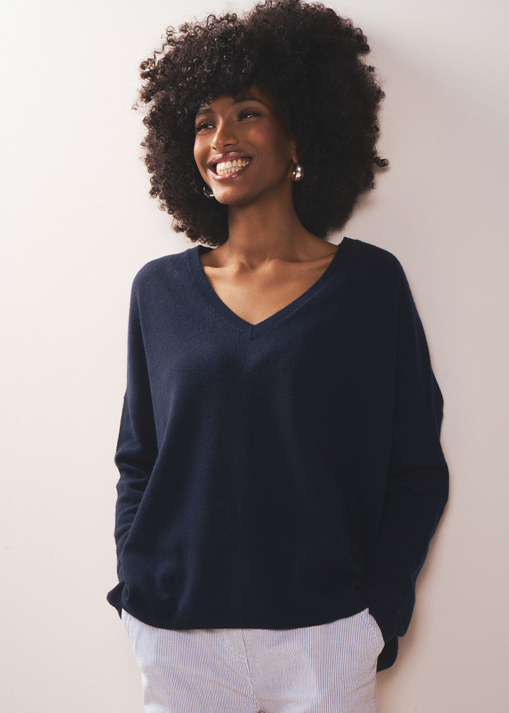 Cashmere V-neck sweater with long sleeves - Sud Express - 5 - Sud Express