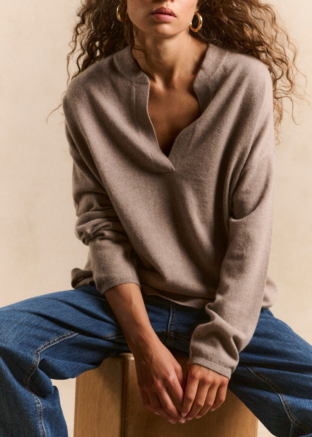 Loose-fitting cashmere jumper with a Tunisian collar - Sud Express - 4 - Sud Express