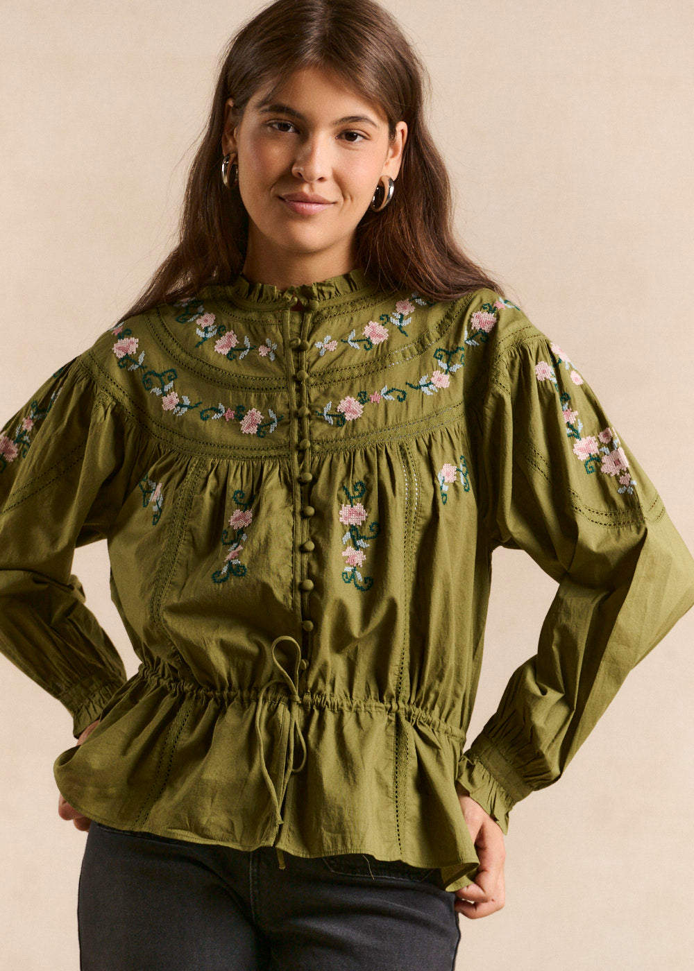 Embroidered flower blouse tied at the waist - Sud Express - 2 - Sud Express