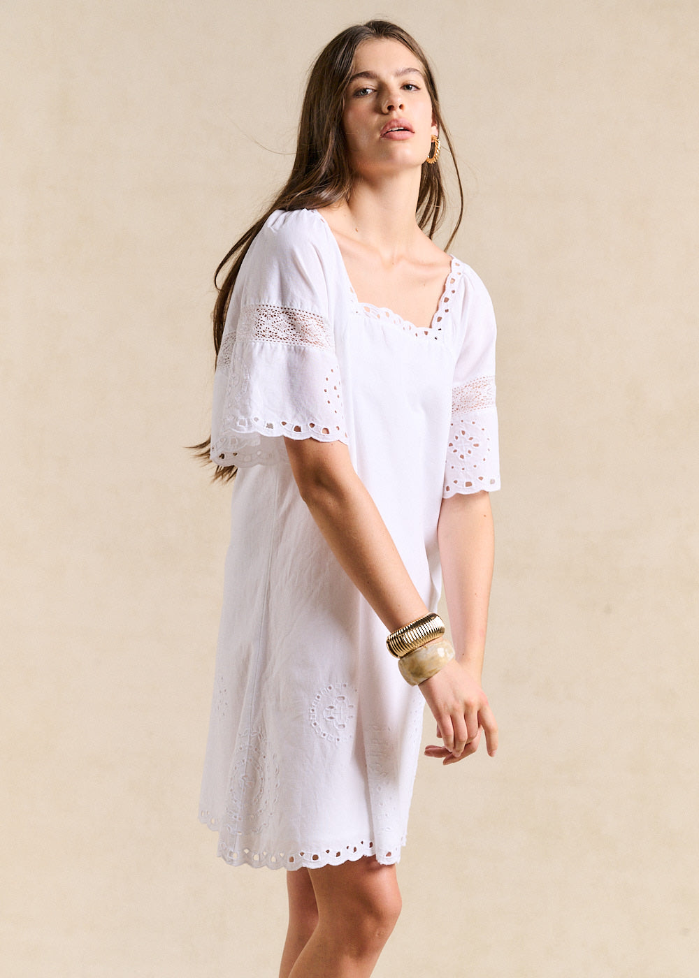 Short dress with a square neckline - Sud Express - 5 - Sud Express
