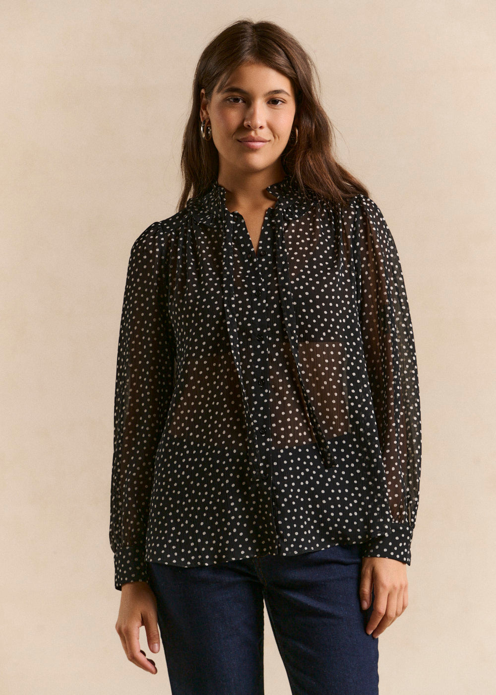 Polka dot printed blouse with ruffled collar - Sud Express - 4 - Sud Express
